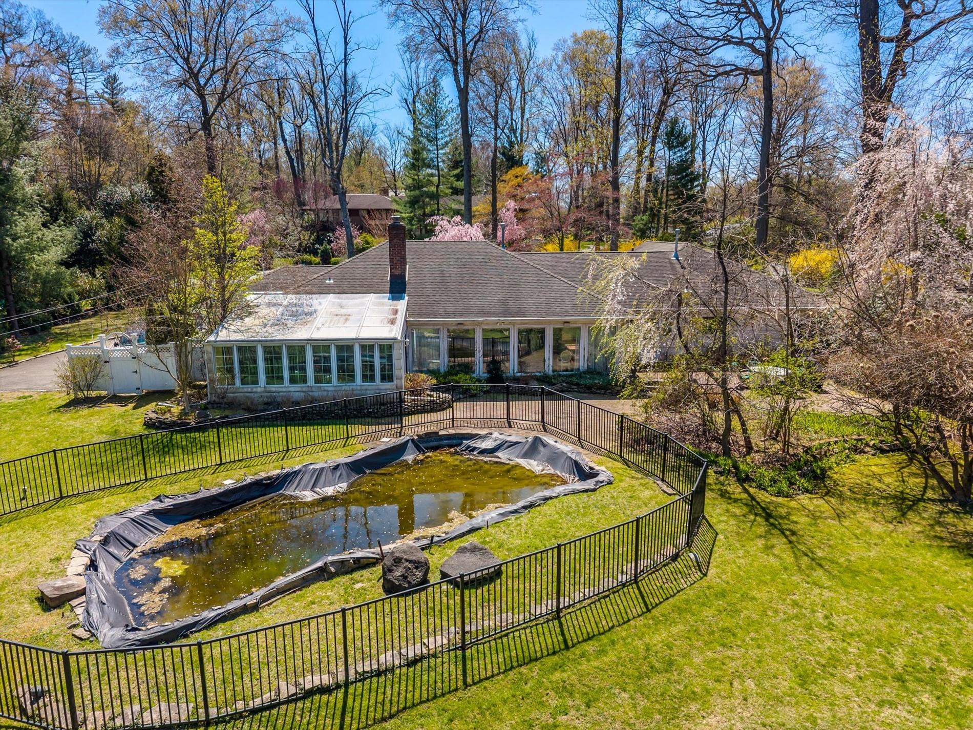 31 Cow Lane, Great Neck, NY 11024