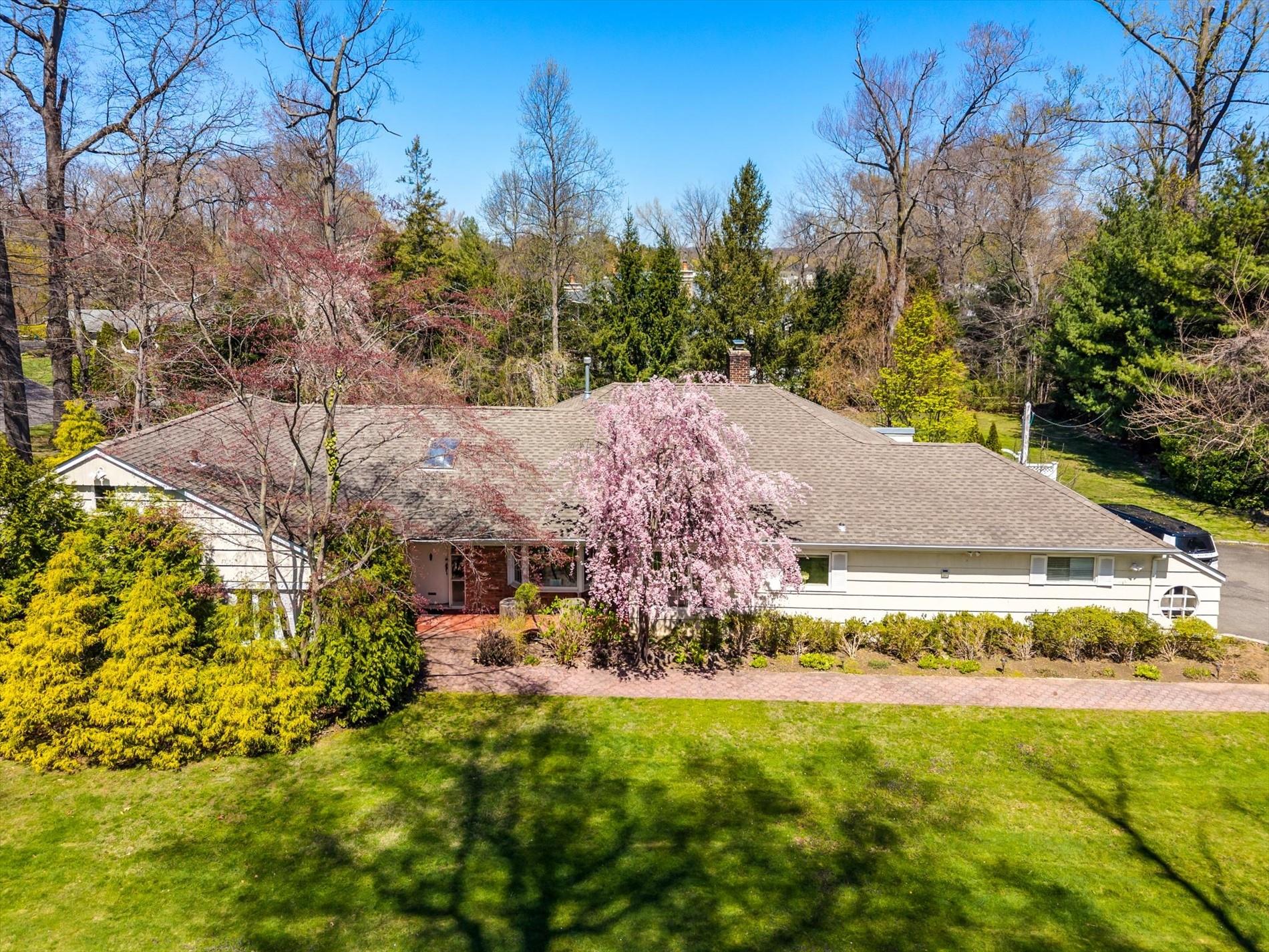 31 Cow Lane, Great Neck, NY 11024