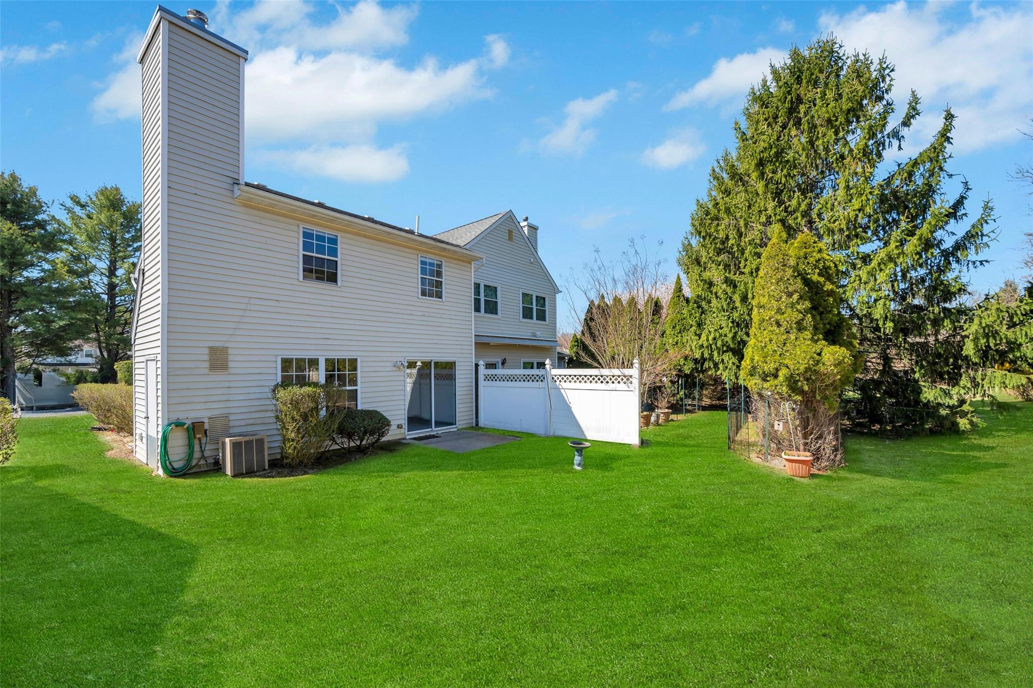 3 Peacock Path, Coram, NY 11727