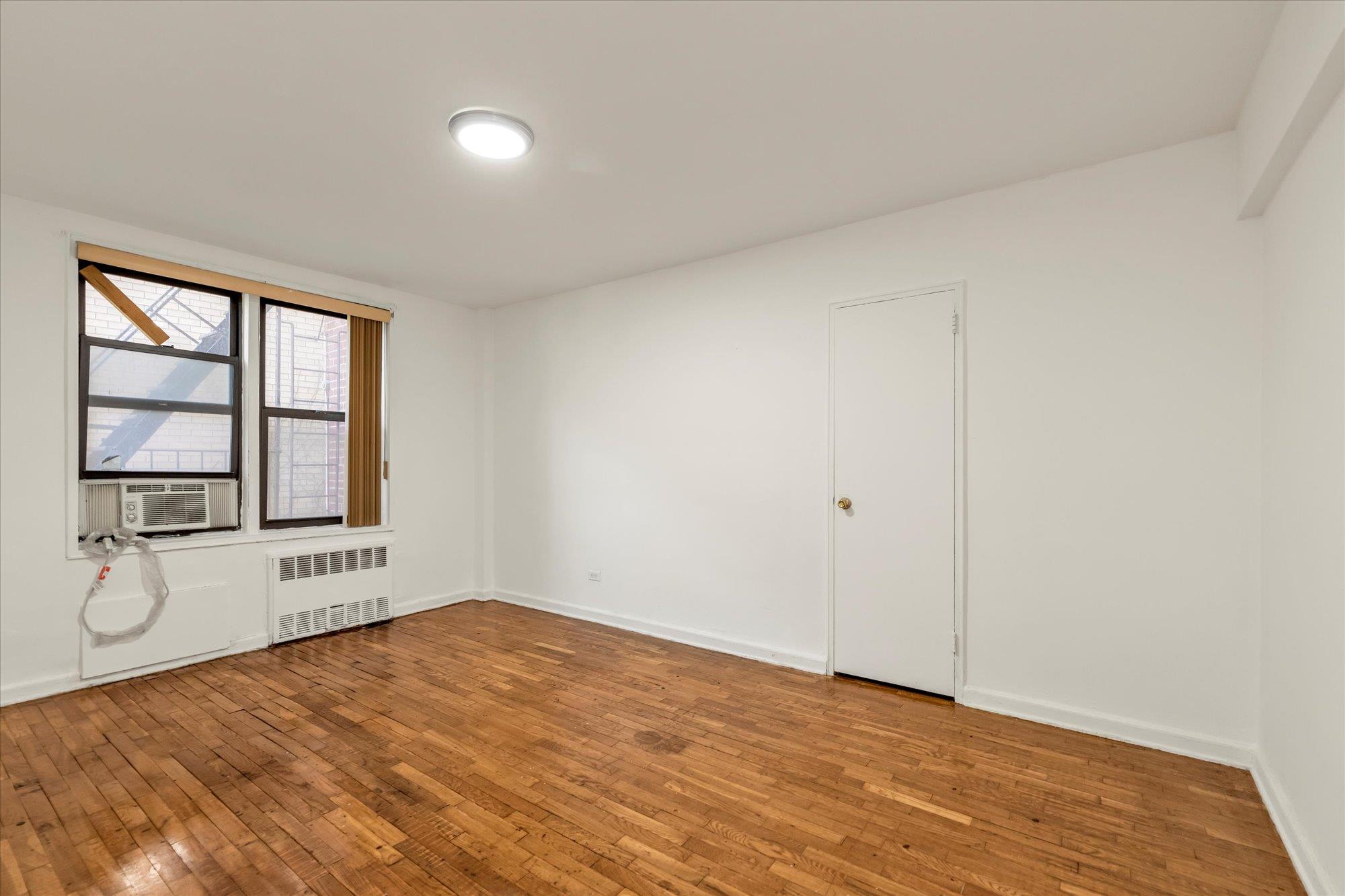 141-05 Pershing Crescent # 117, Briarwood, NY 11435