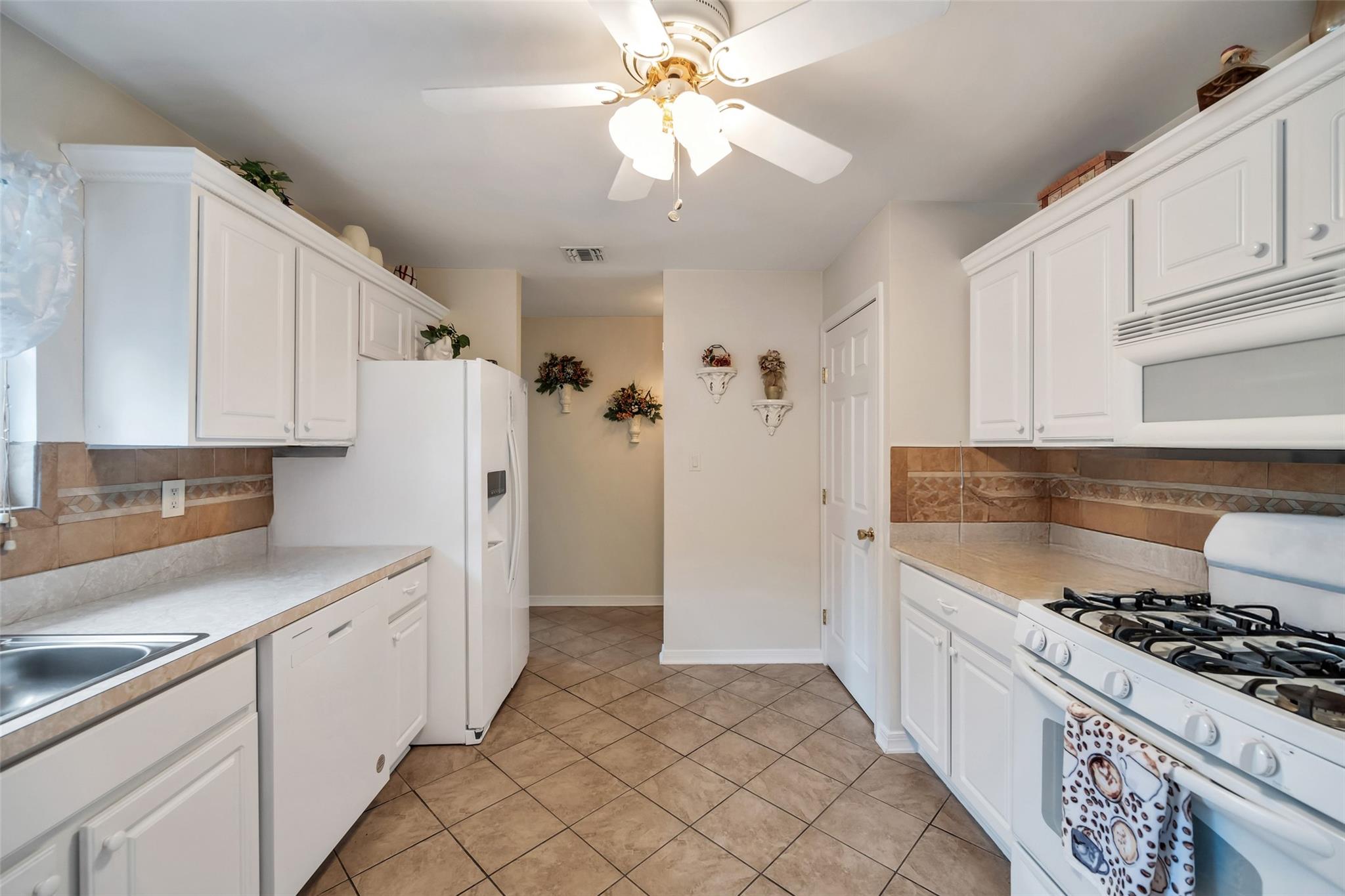 1503 Pebble Beach Path, Riverhead, NY 11901