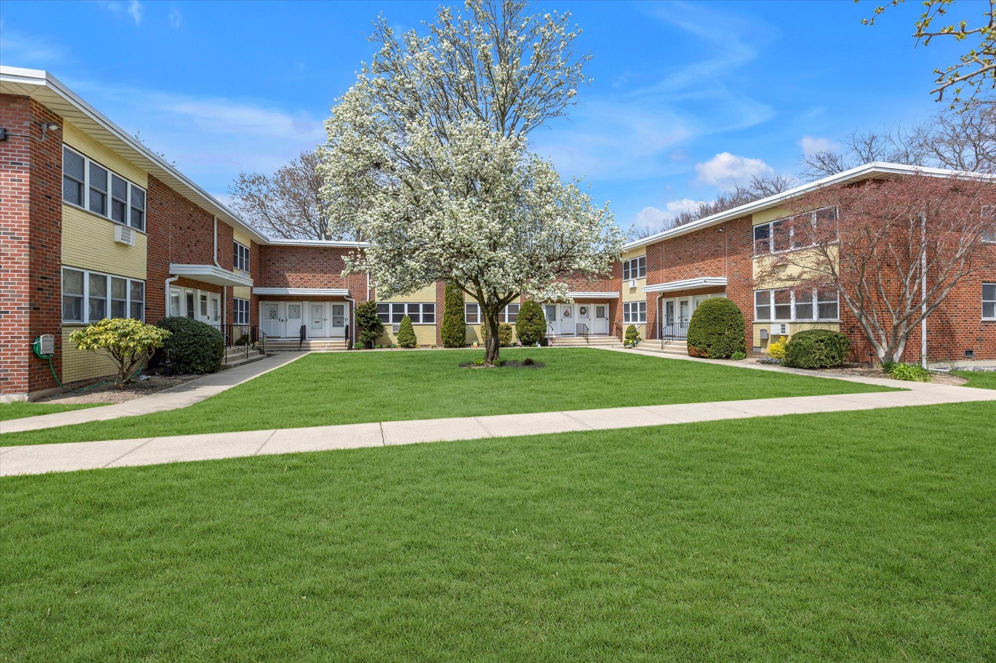 181 Farber Drive # 181, West Babylon, NY 11704