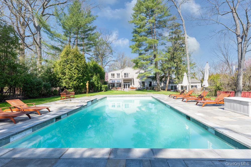 16 High Point Lane, Scarsdale, NY 10583