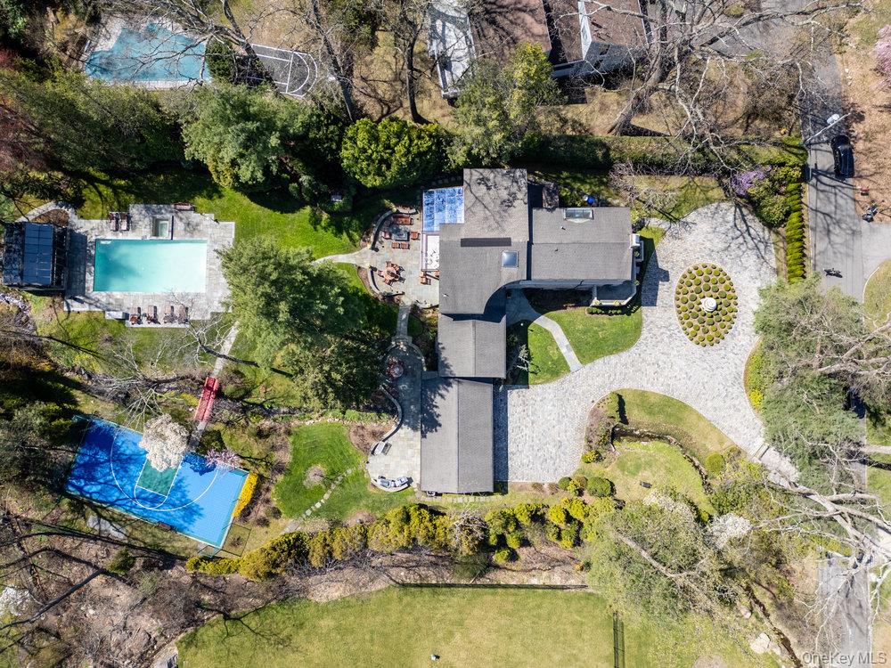 16 High Point Lane, Scarsdale, NY 10583