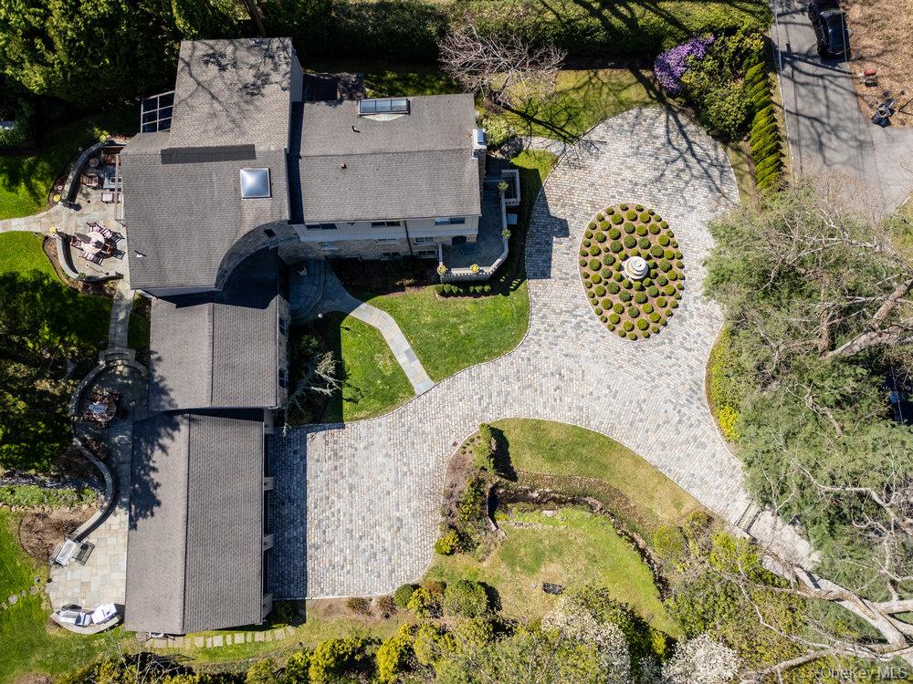 16 High Point Lane, Scarsdale, NY 10583