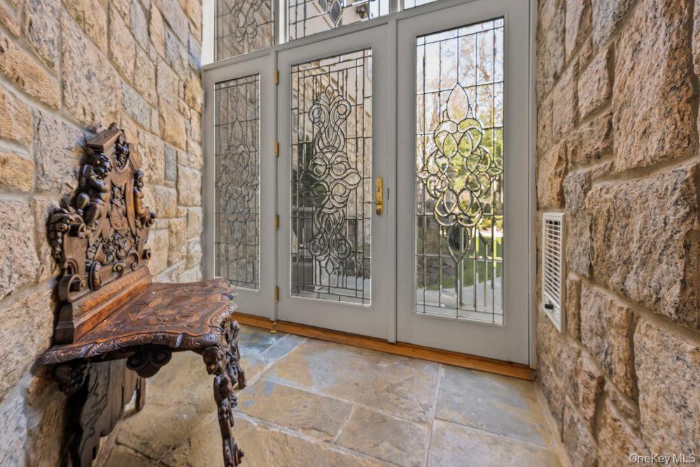 16 High Point Lane, Scarsdale, NY 10583