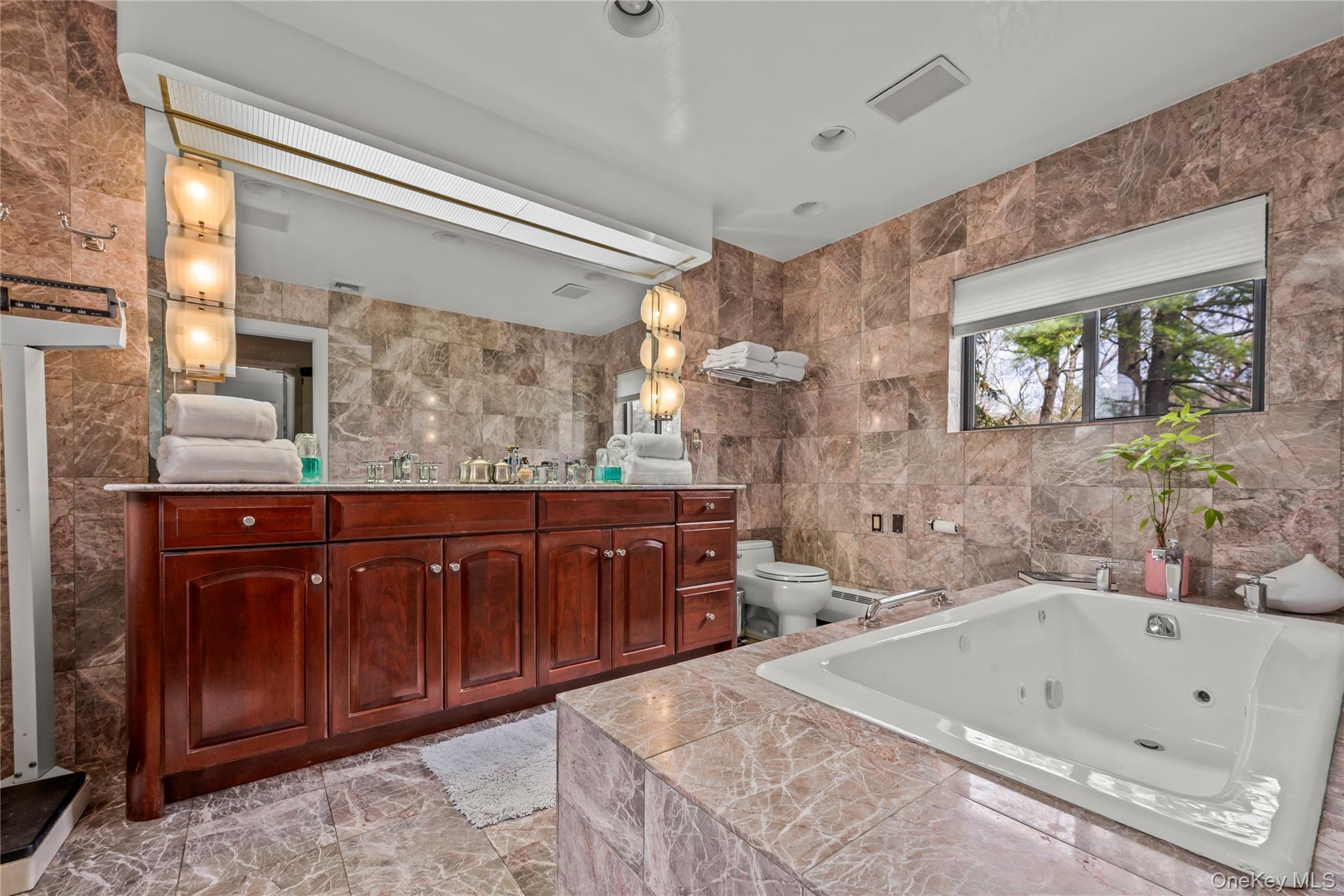 16 High Point Lane, Scarsdale, NY 10583