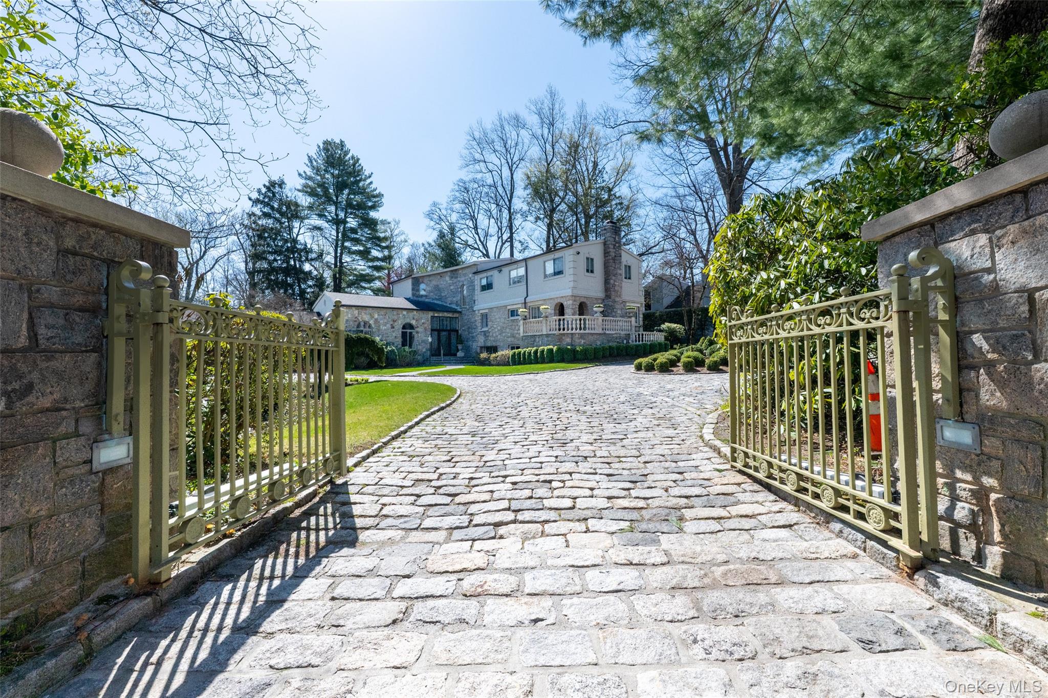 16 High Point Lane, Scarsdale, NY 10583