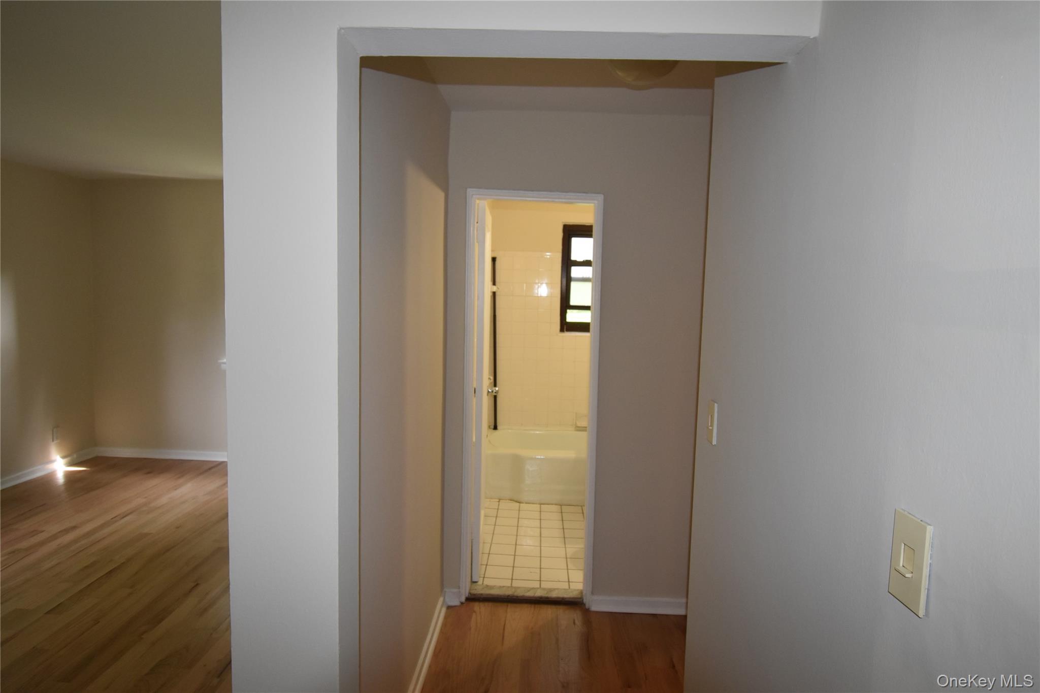 23 West Mill Drive # 9A, Great Neck, NY 11021