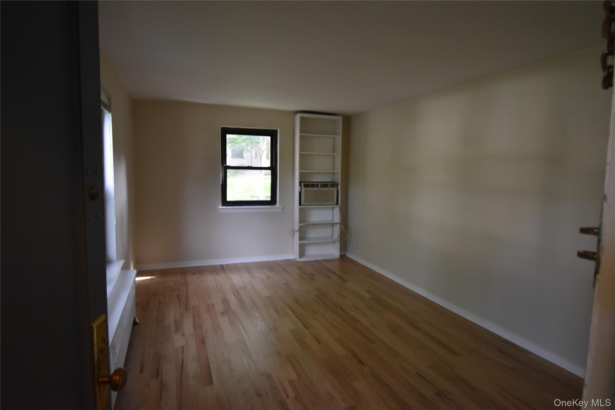 23 West Mill Drive # 9A, Great Neck, NY 11021