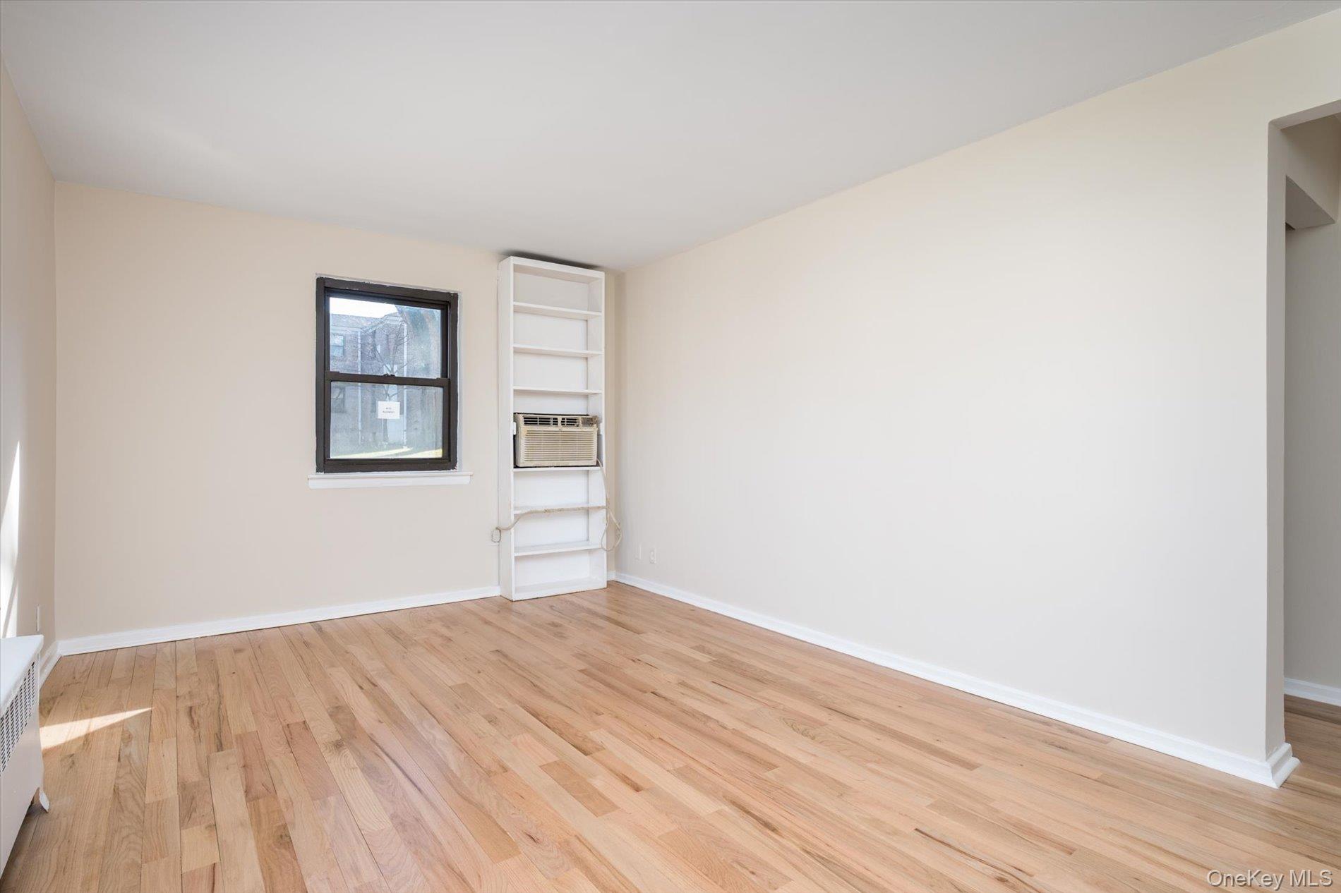 23 West Mill Drive # 9A, Great Neck, NY 11021