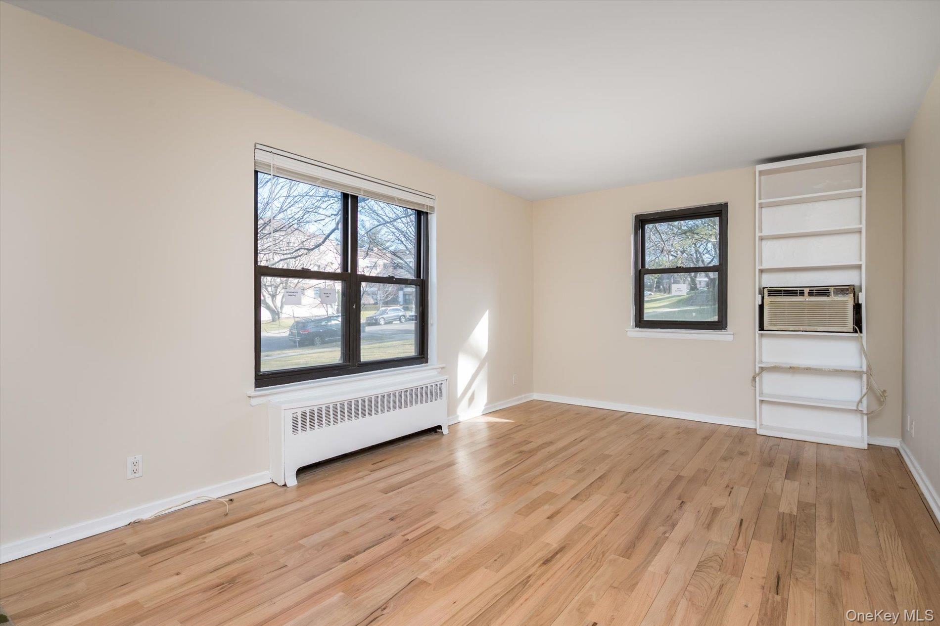 23 West Mill Drive # 9A, Great Neck, NY 11021