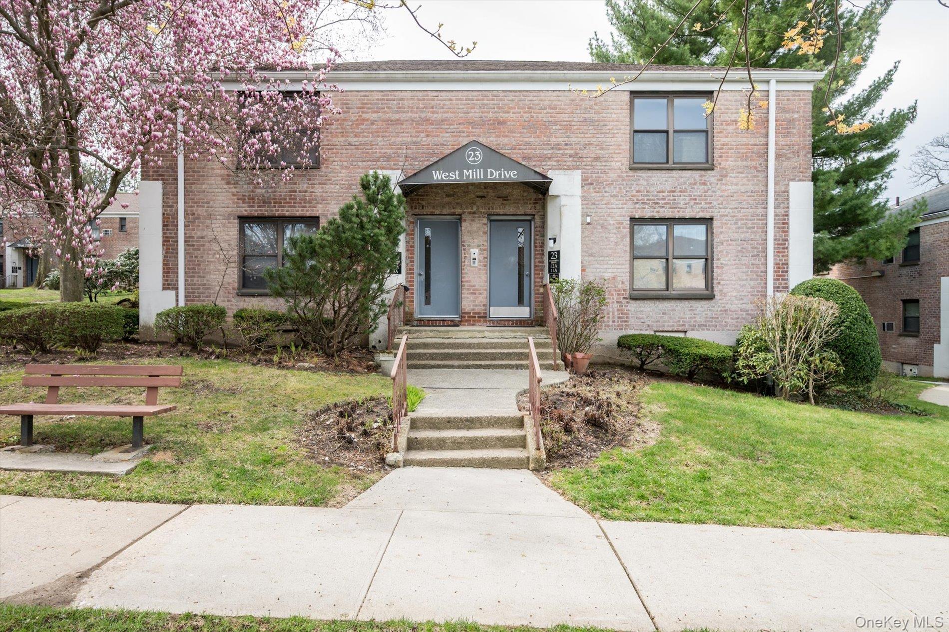 23 West Mill Drive # 9A, Great Neck, NY 11021