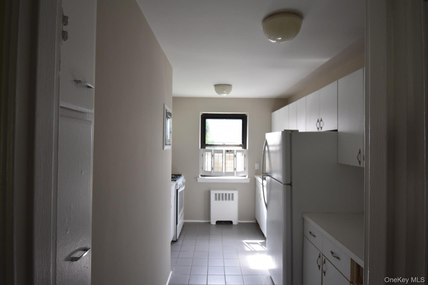 23 West Mill Drive # 9A, Great Neck, NY 11021