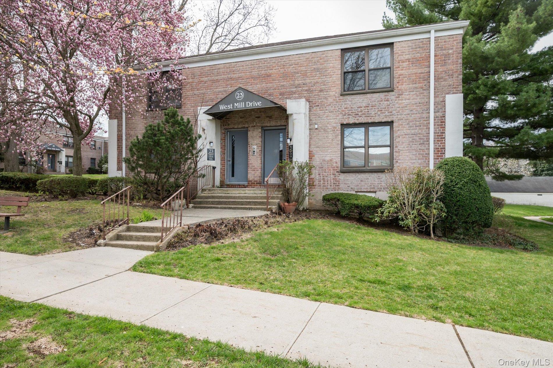 23 West Mill Drive # 9A, Great Neck, NY 11021