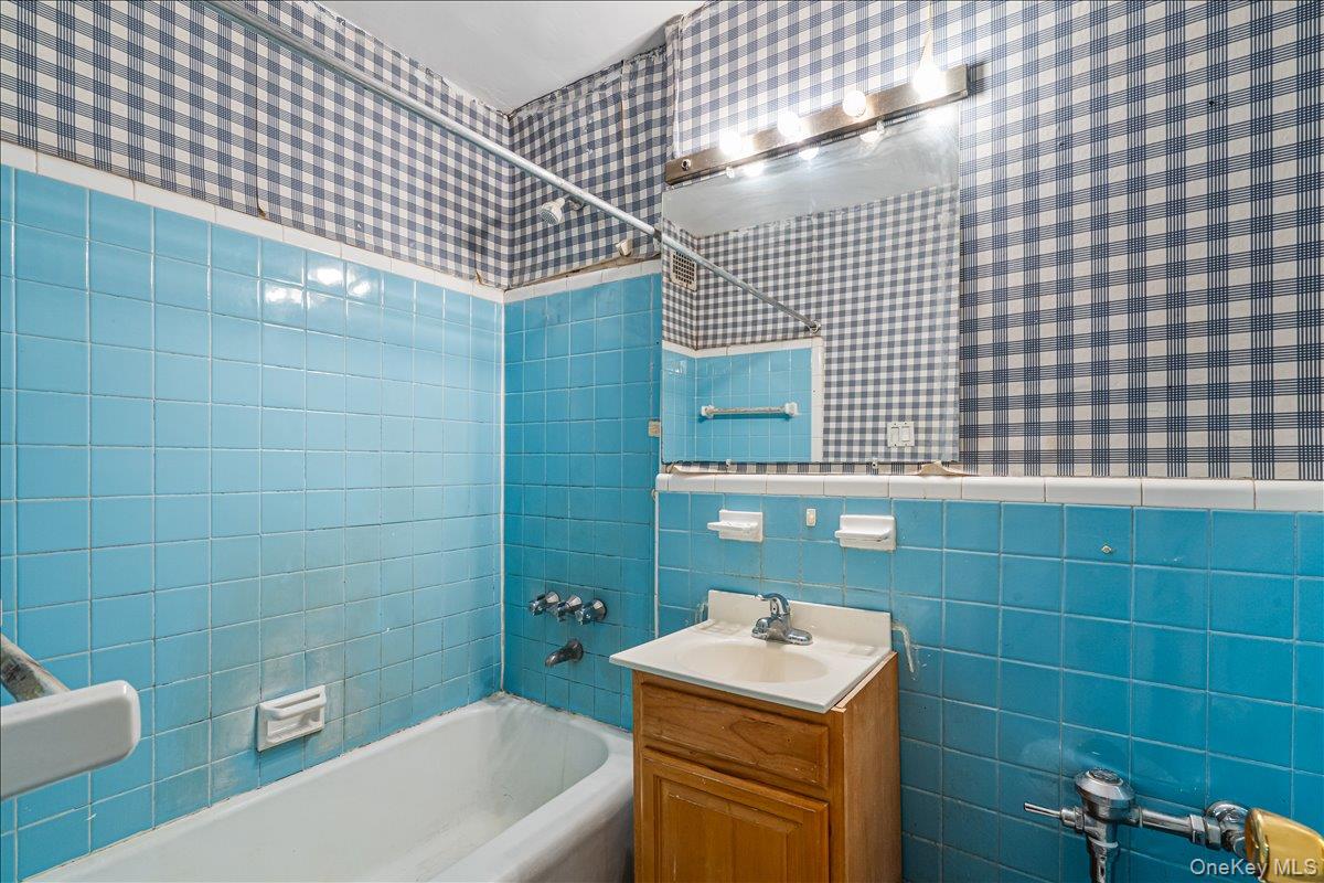 84-20 51st Avenue # 5C, Elmhurst, NY 11373