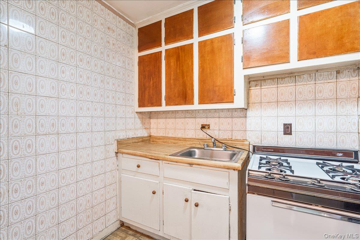 84-20 51st Avenue # 5C, Elmhurst, NY 11373