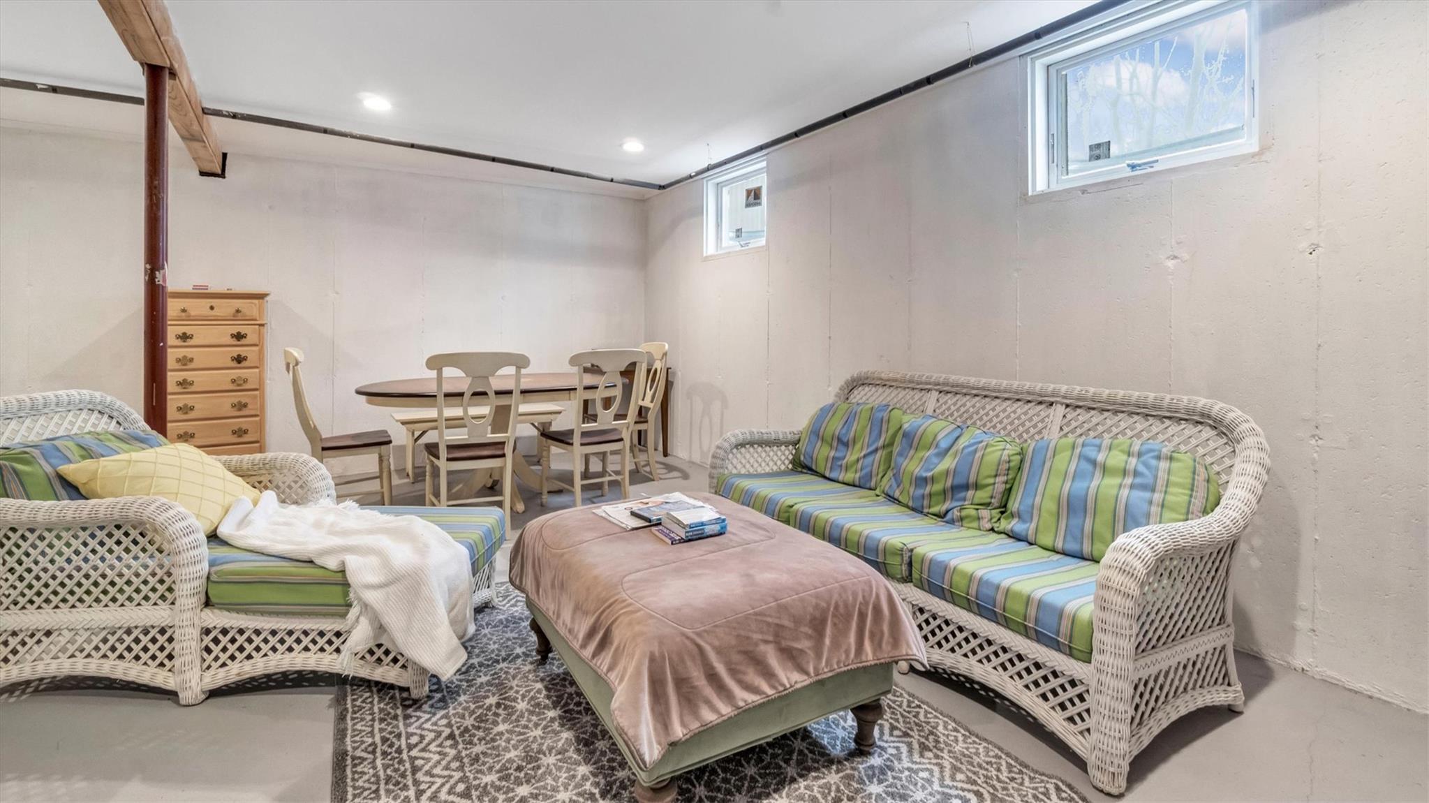 3 Debbie Trail, Hampton Bays, NY 11946