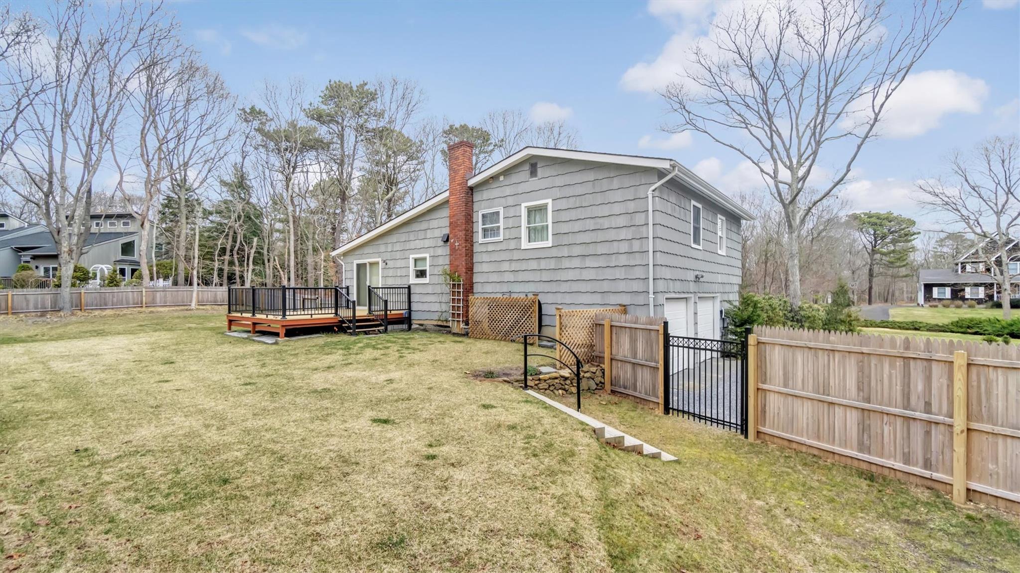 3 Debbie Trail, Hampton Bays, NY 11946