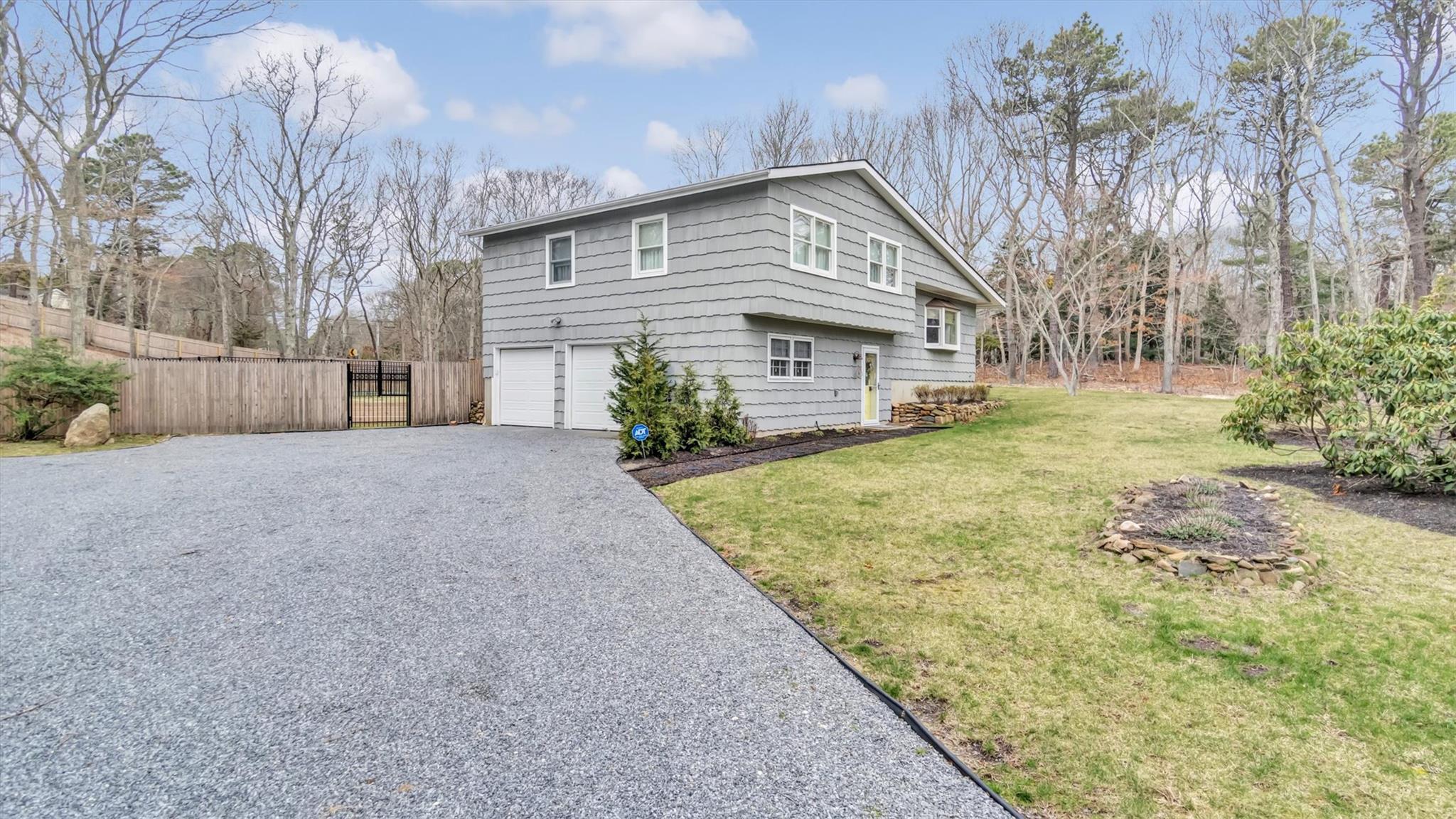 3 Debbie Trail, Hampton Bays, NY 11946