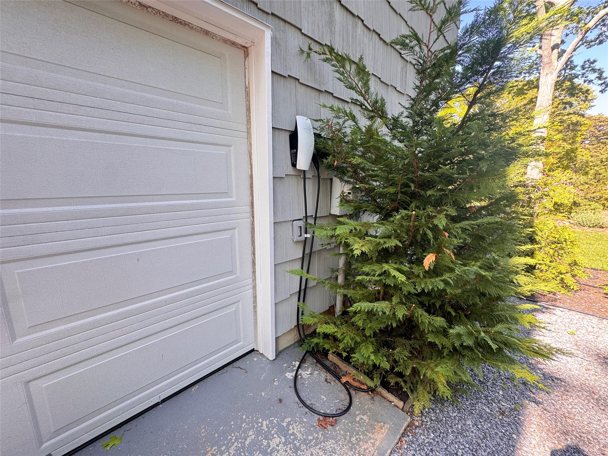 3 Debbie Trail, Hampton Bays, NY 11946