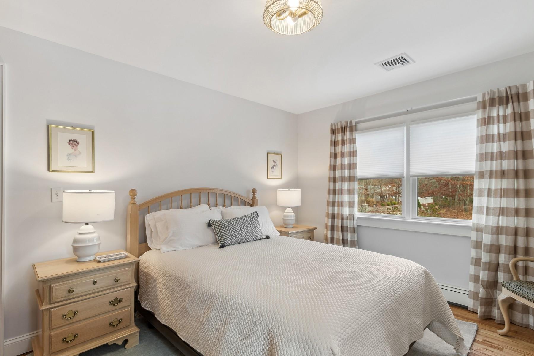 3 Debbie Trail, Hampton Bays, NY 11946