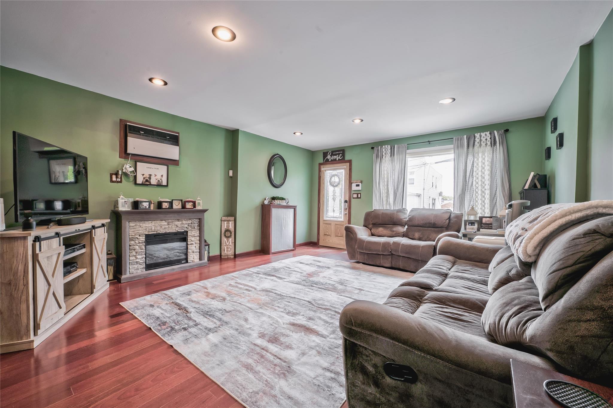 6546 79th Place, Middle Village, NY 11379