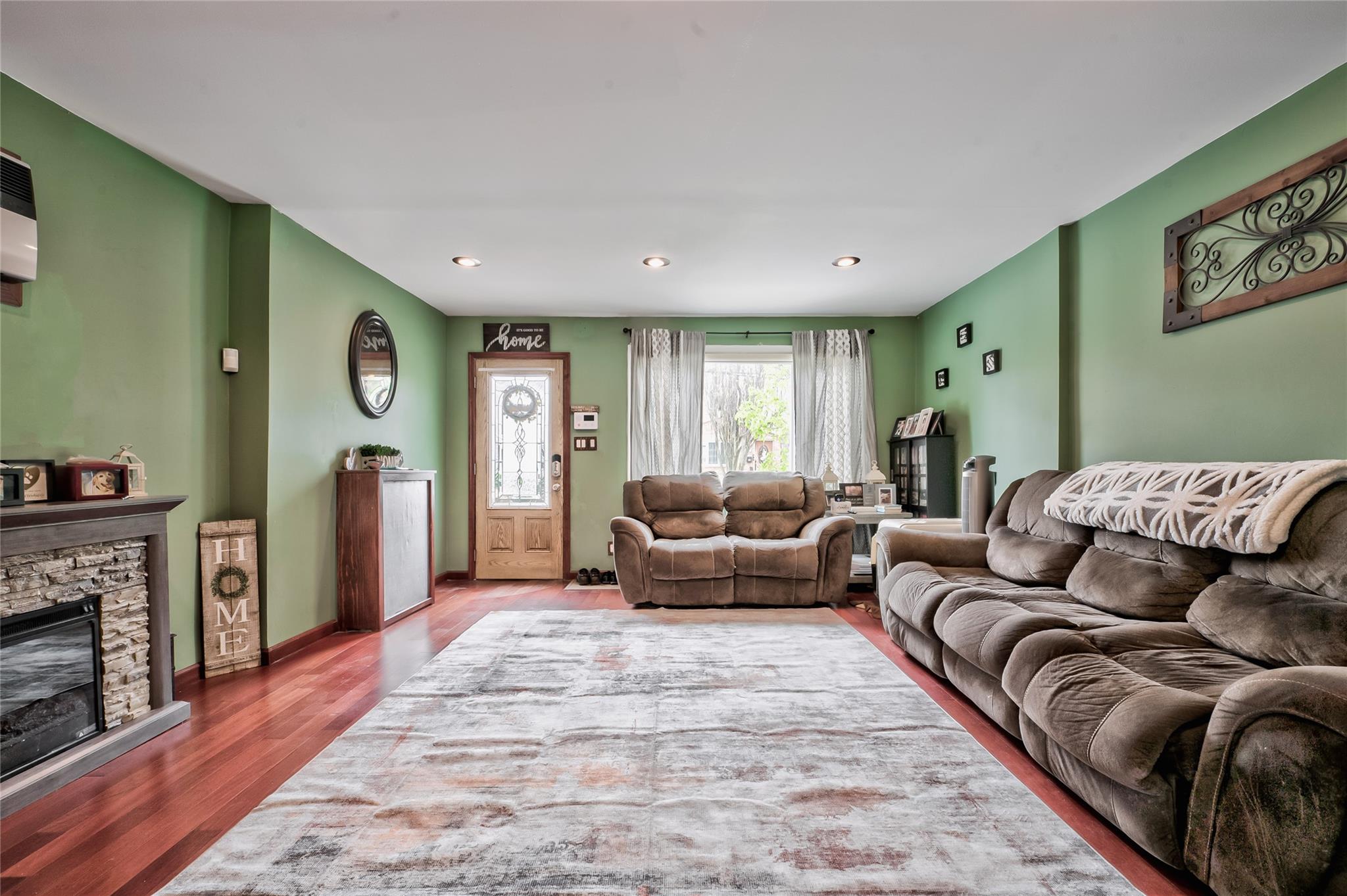 6546 79th Place, Middle Village, NY 11379