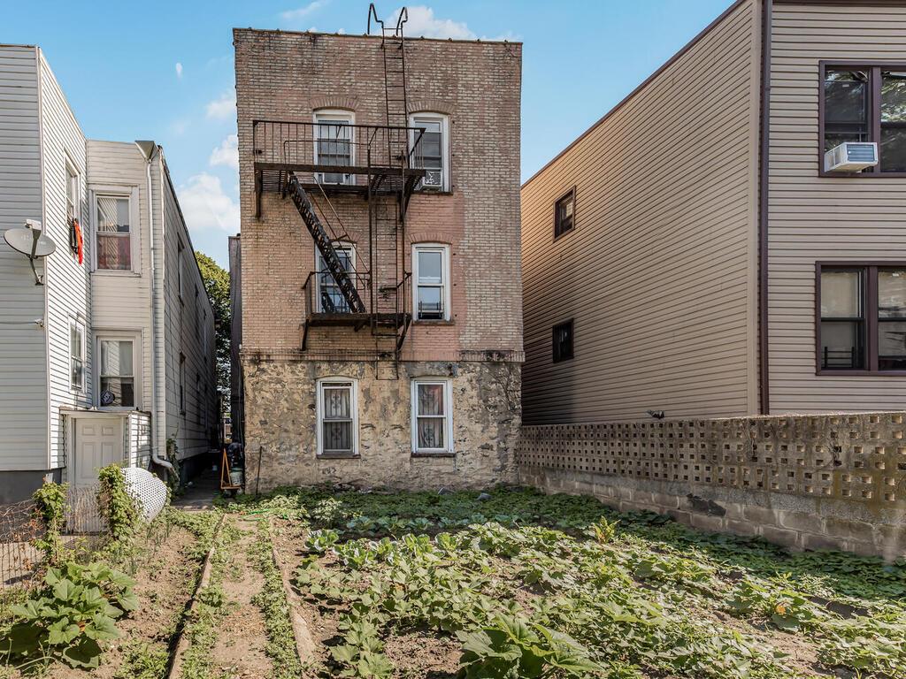 756 E 225th Street, Bronx, NY 10466