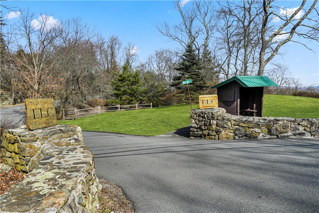 38 Ridgetop Drive, Tomkins Cove, NY 10986