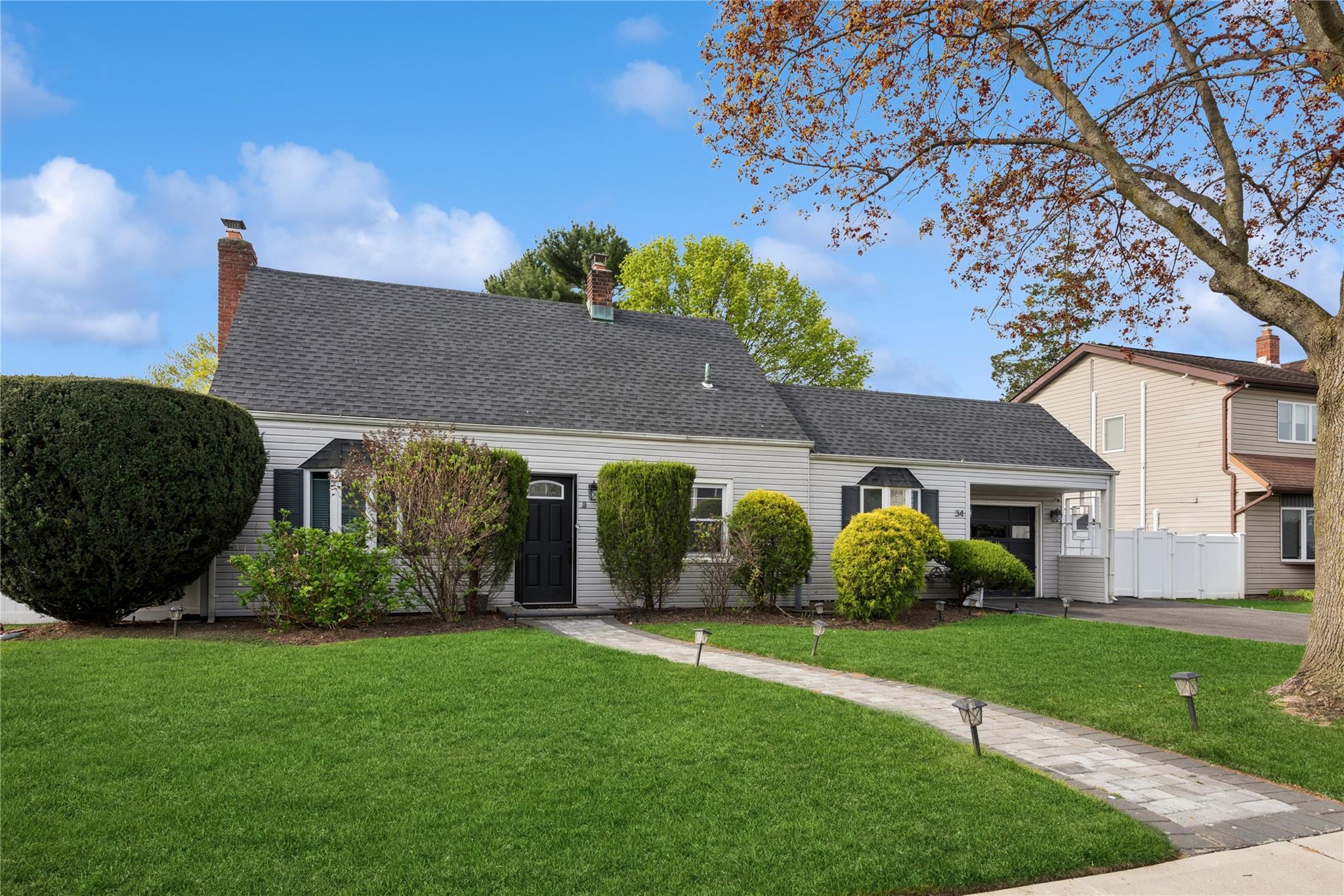 34 Chase Lane, Levittown, NY 11756