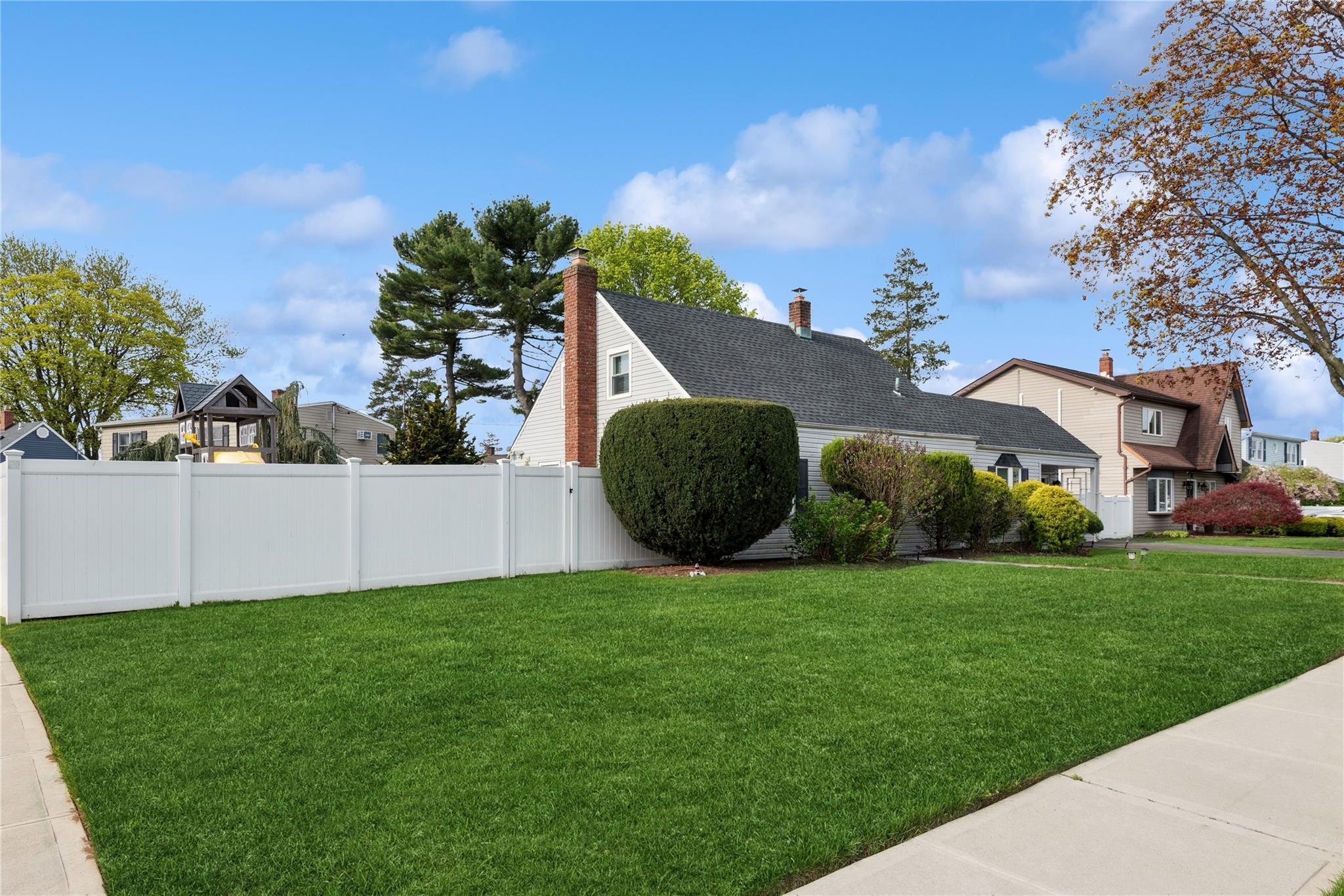 34 Chase Lane, Levittown, NY 11756