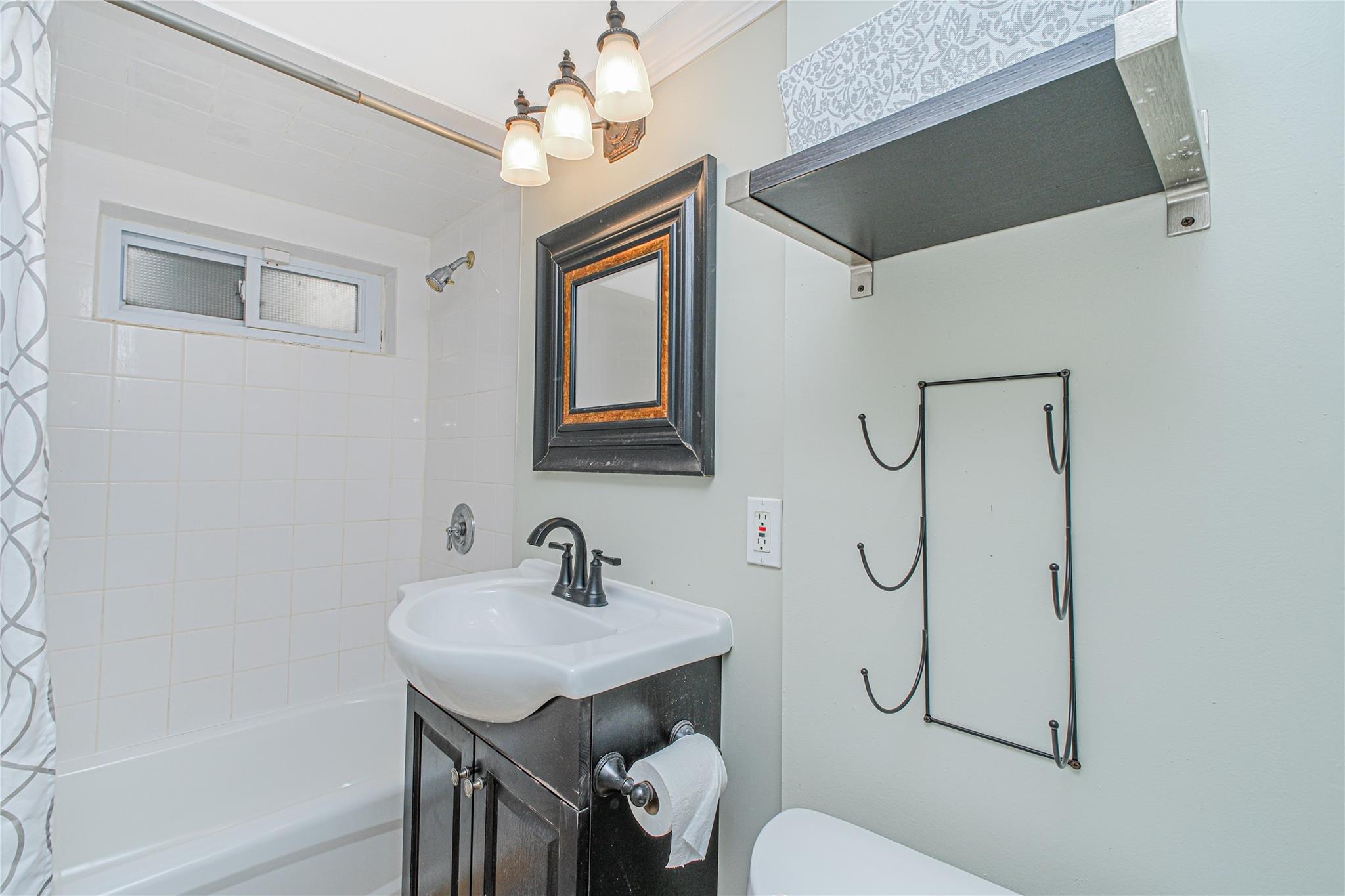 83 Vincent Ave, Staten Island, NY 10306