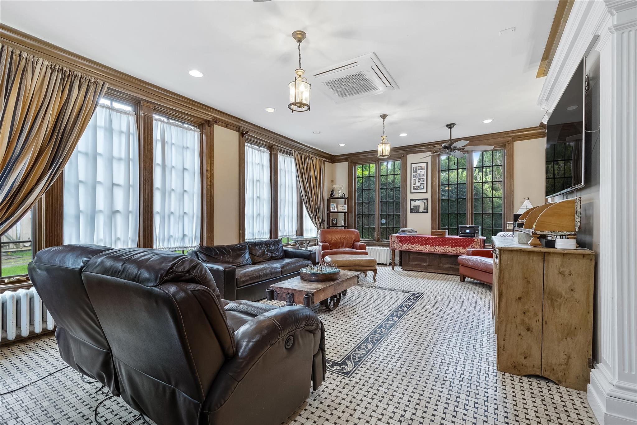127 #1 Beverly Road, Douglaston, NY 11363