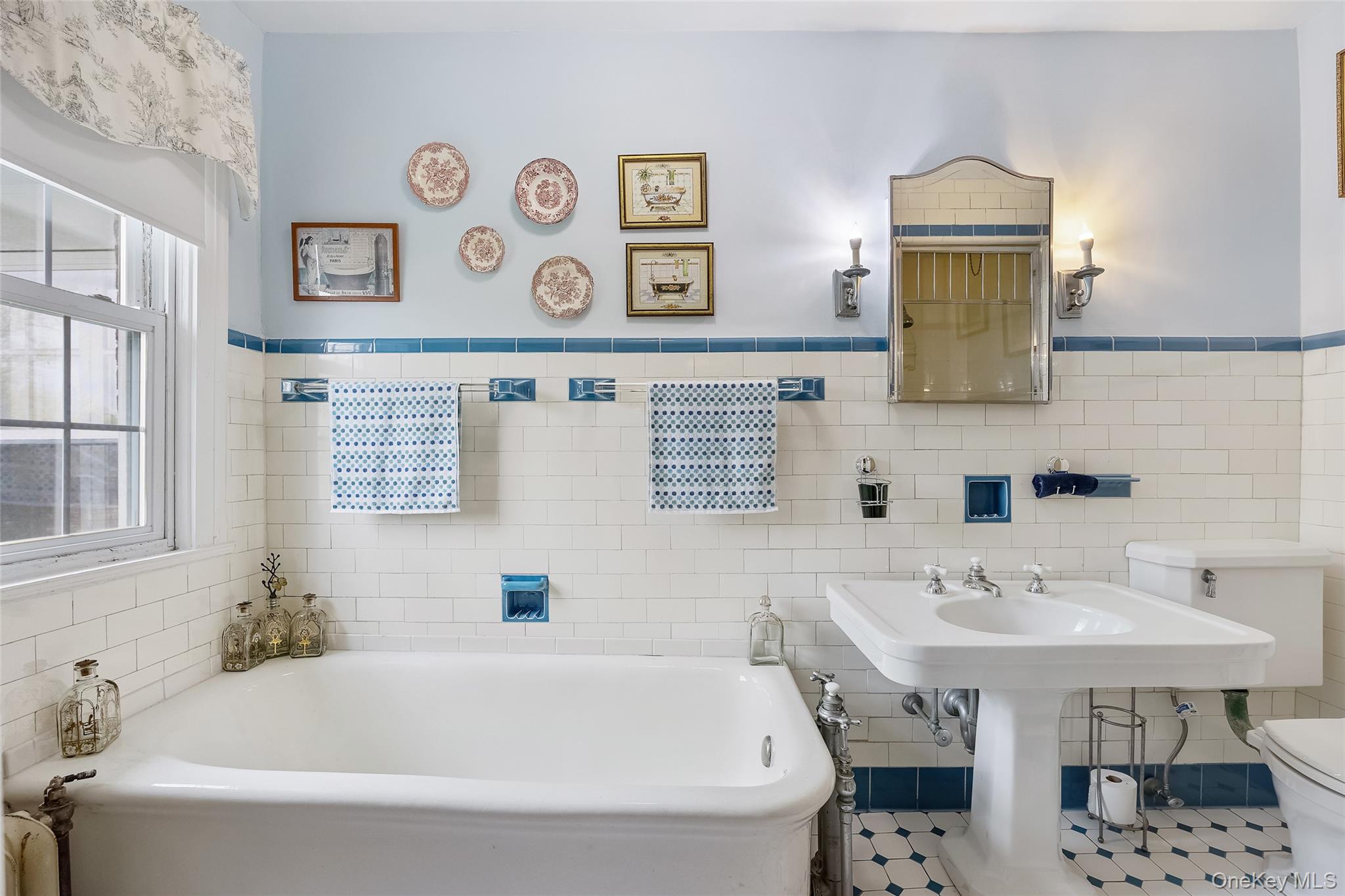 127 #1 Beverly Road, Douglaston, NY 11363