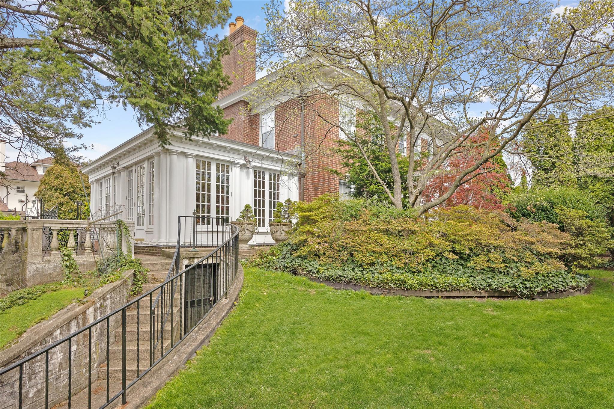 127 #1 Beverly Road, Douglaston, NY 11363