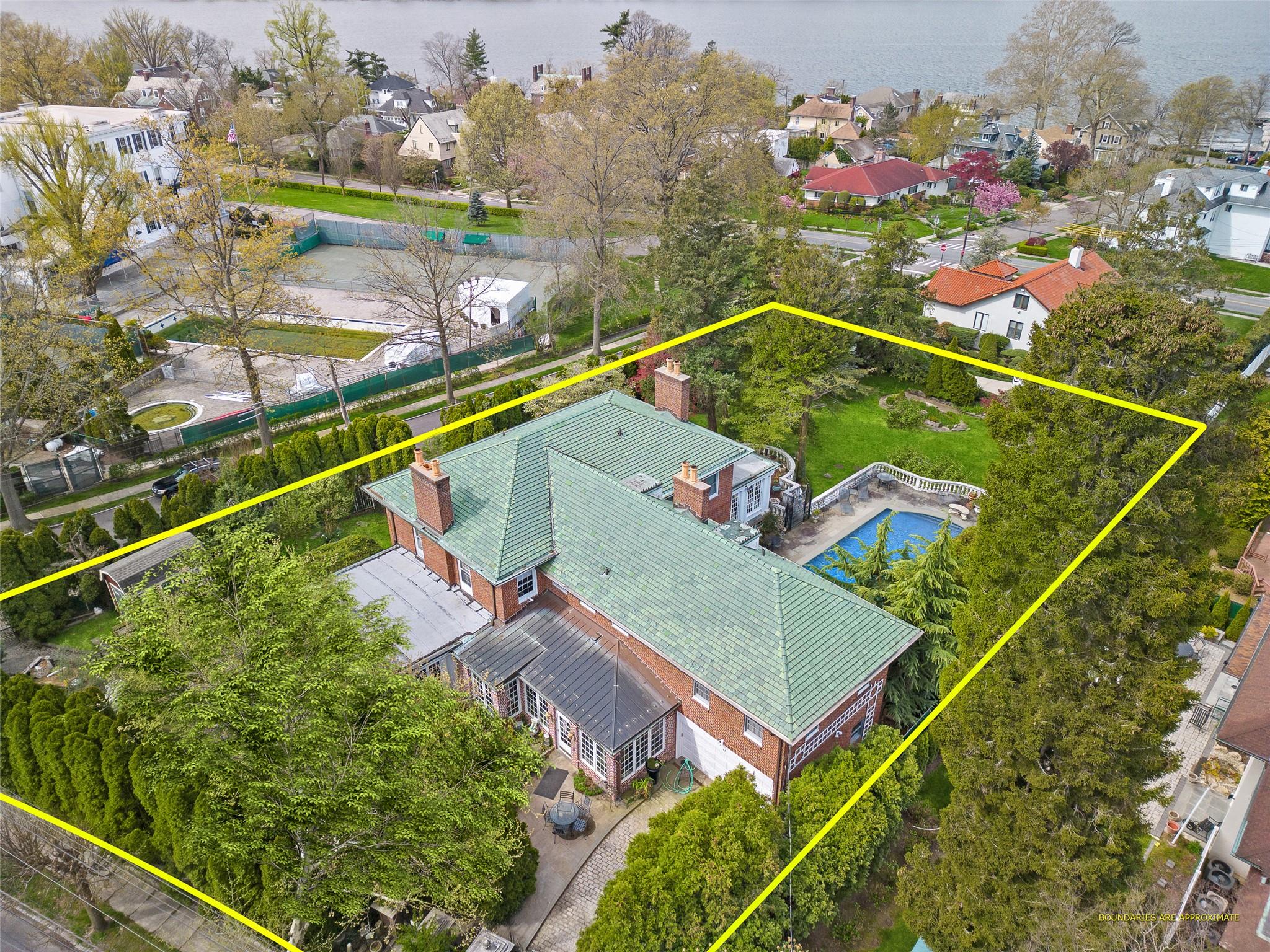 127 #1 Beverly Road, Douglaston, NY 11363