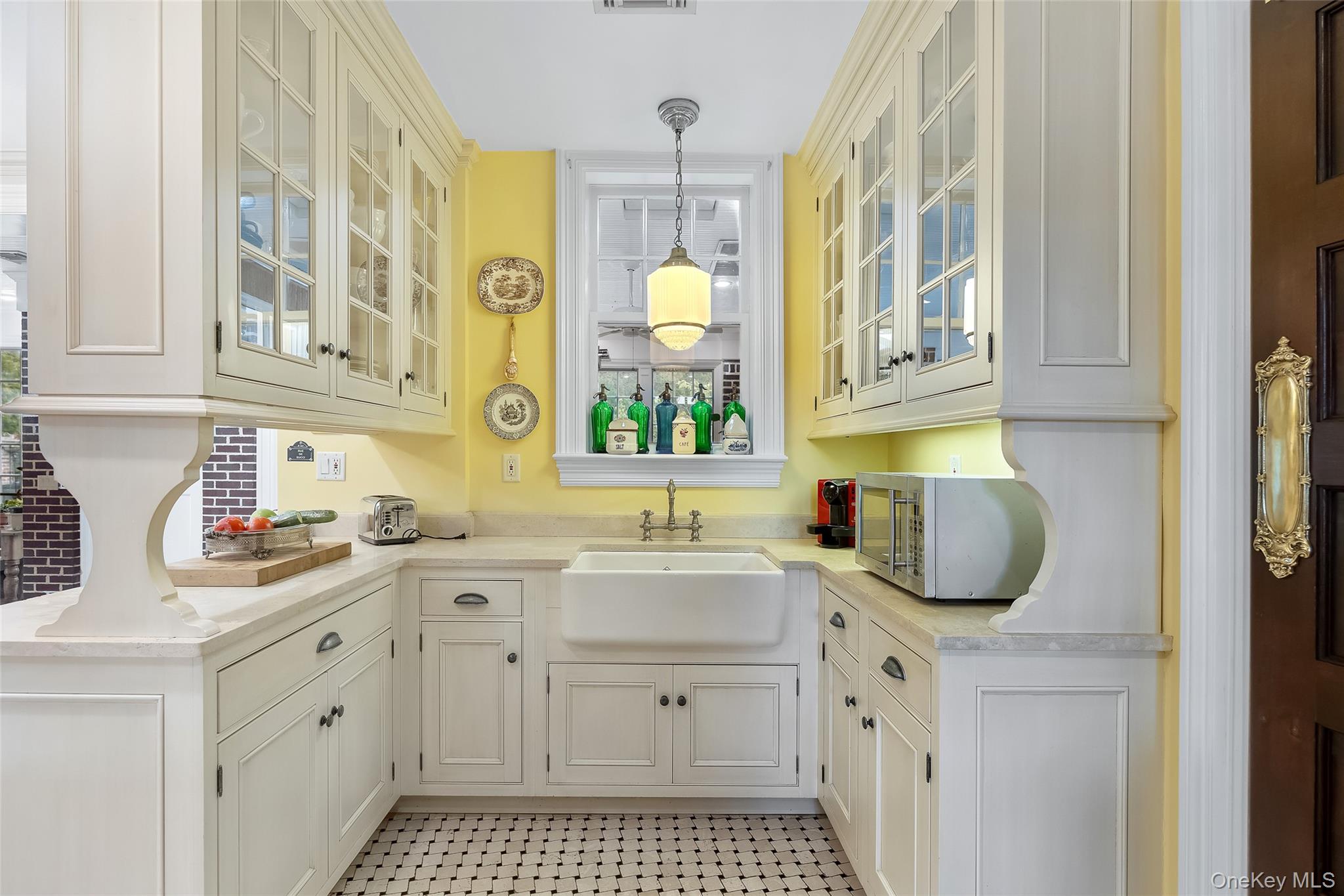 127 #1 Beverly Road, Douglaston, NY 11363