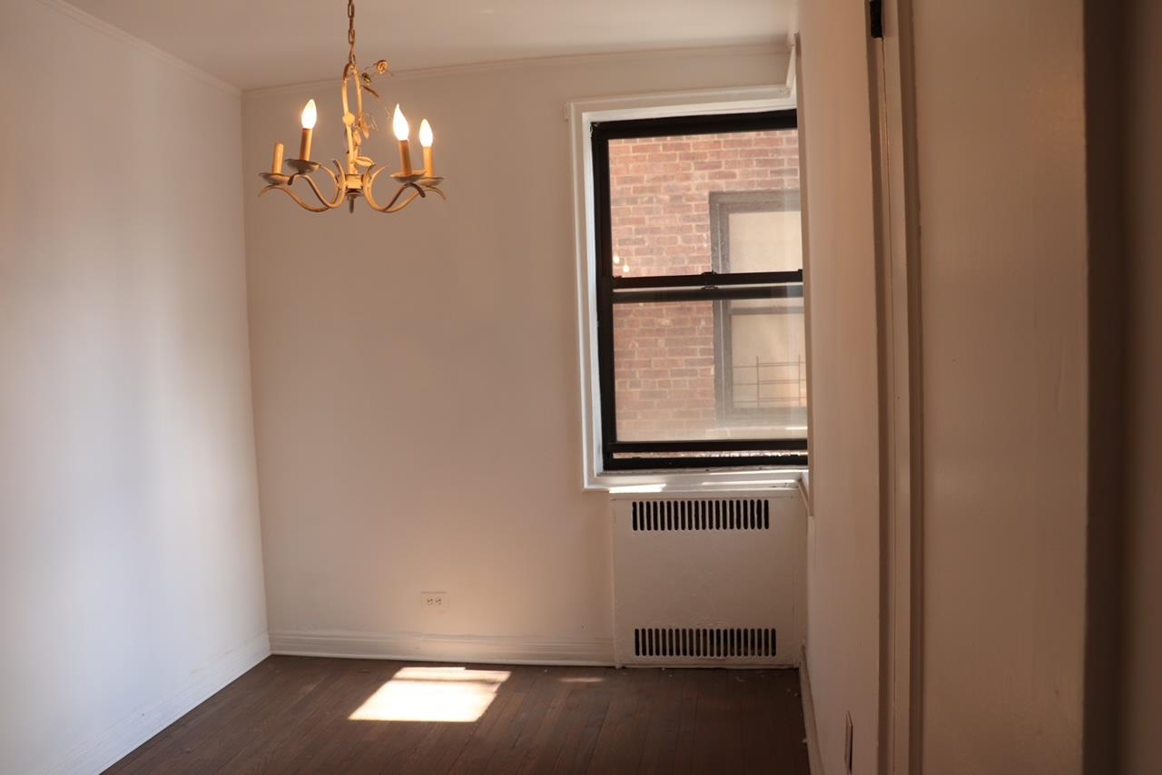 69-40 Yellowstone Boulevard # 207, Forest Hills, NY 11375