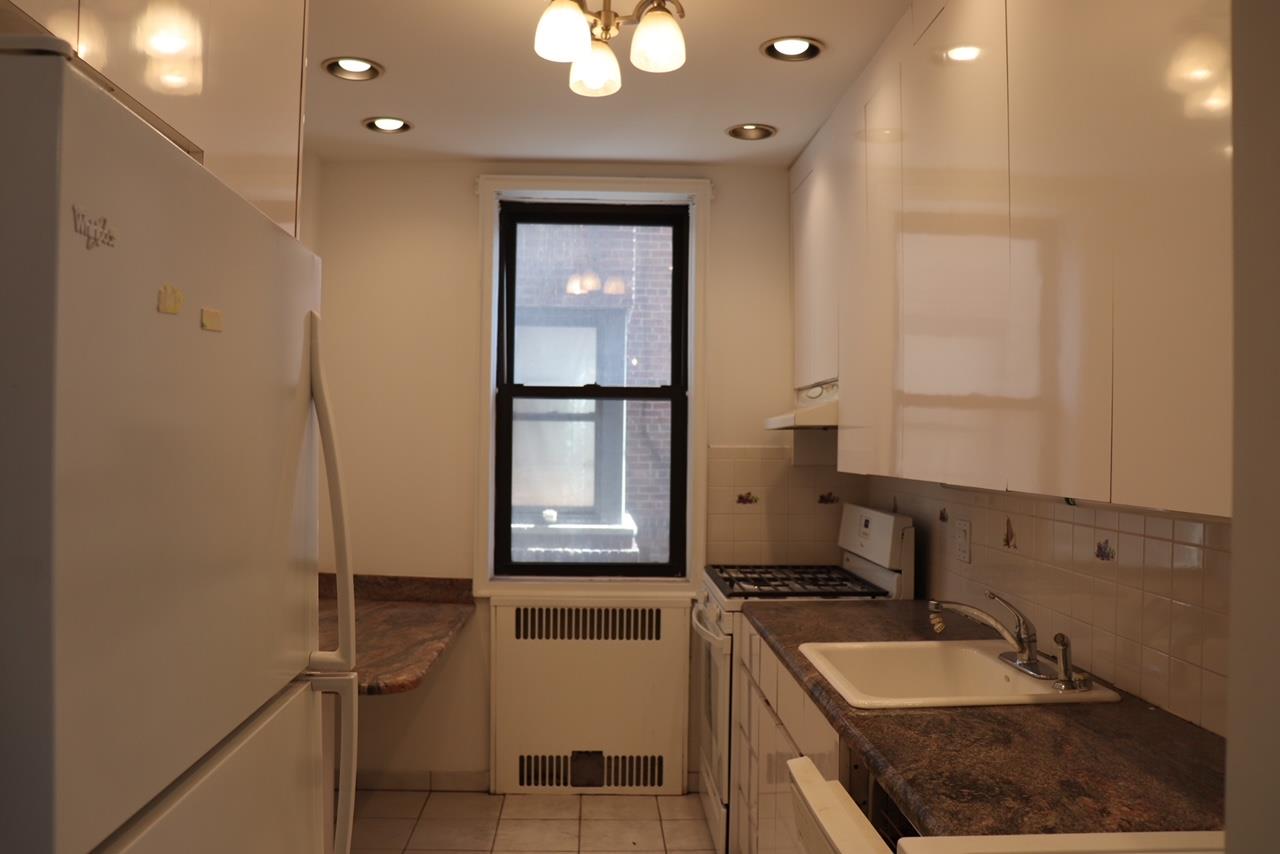 69-40 Yellowstone Boulevard # 207, Forest Hills, NY 11375