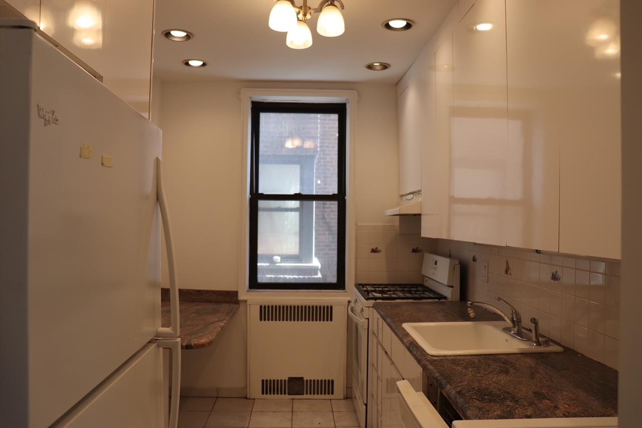 69-40 Yellowstone Boulevard # 207, Forest Hills, NY 11375