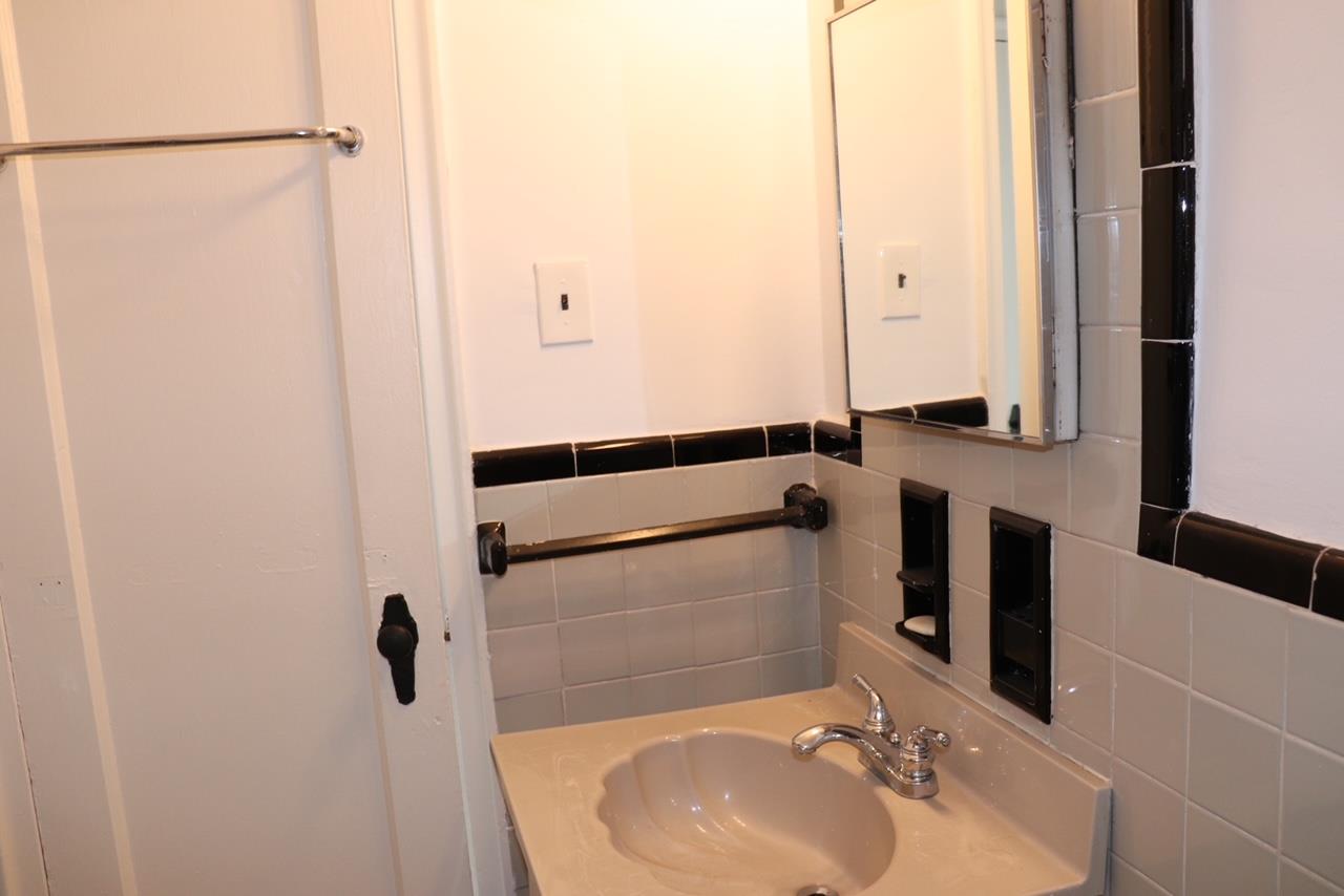 69-40 Yellowstone Boulevard # 207, Forest Hills, NY 11375