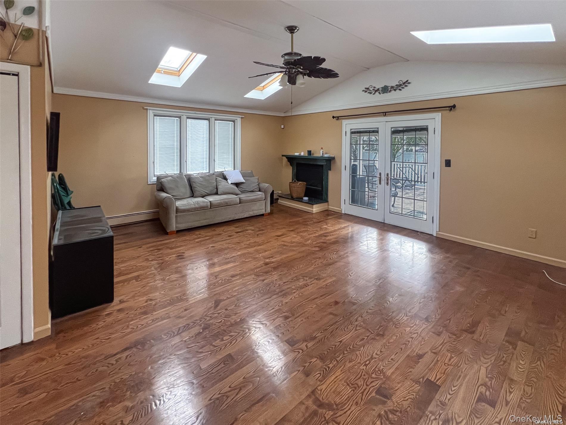 9 Reinhart Court, Melville, NY 11747