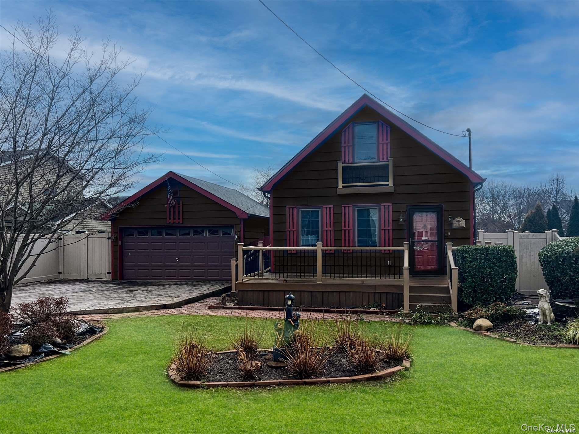 9 Reinhart Court, Melville, NY 11747