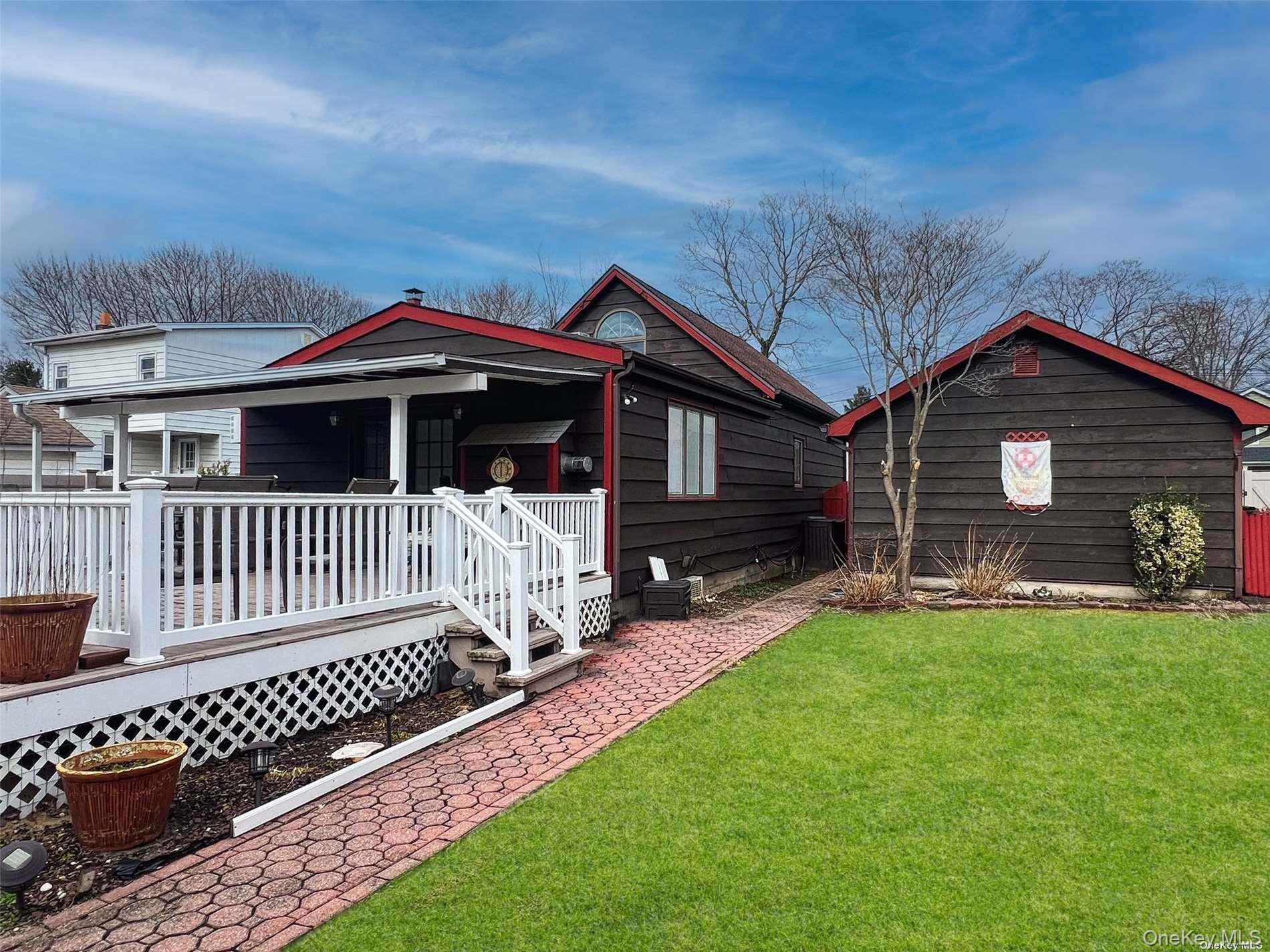 9 Reinhart Court, Melville, NY 11747