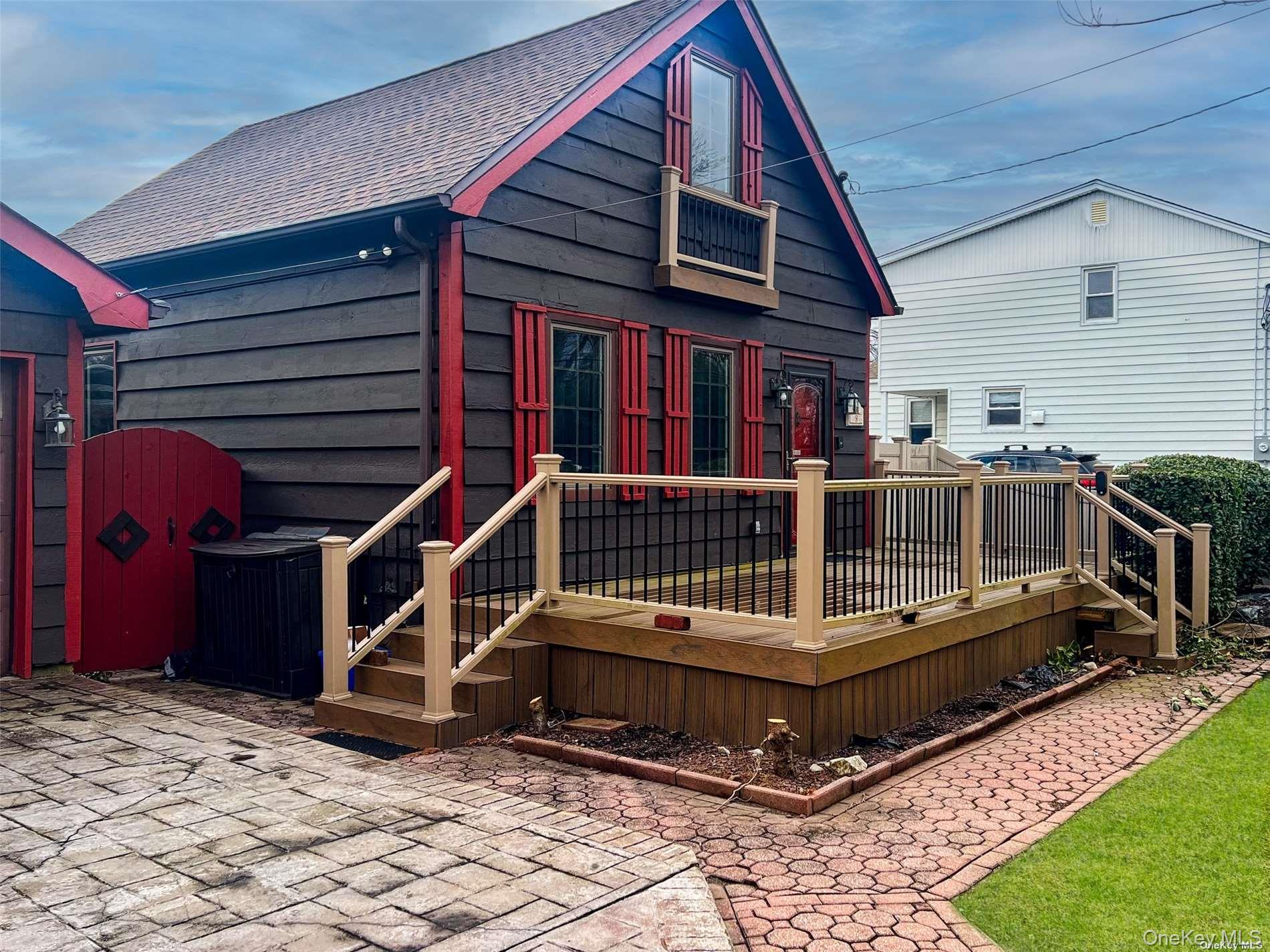 9 Reinhart Court, Melville, NY 11747