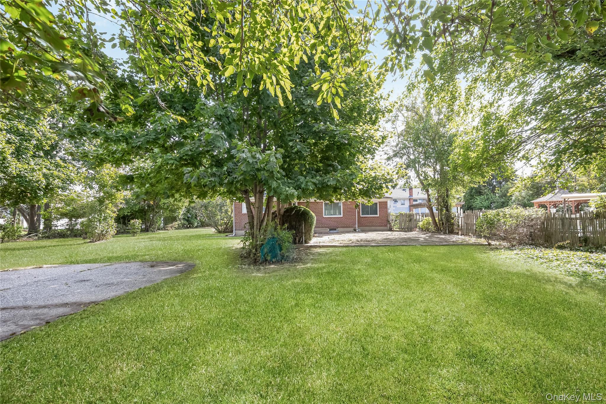 104 Grohmans Lane, Plainview, NY 11803