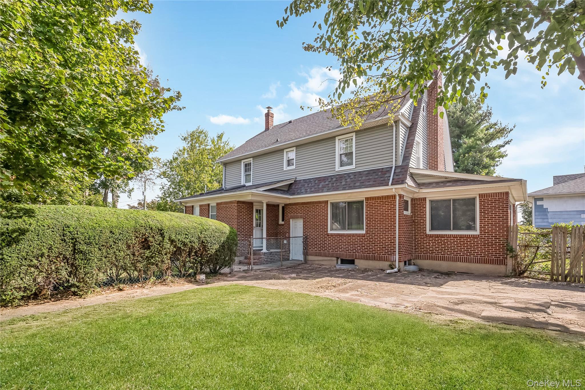 104 Grohmans Lane, Plainview, NY 11803