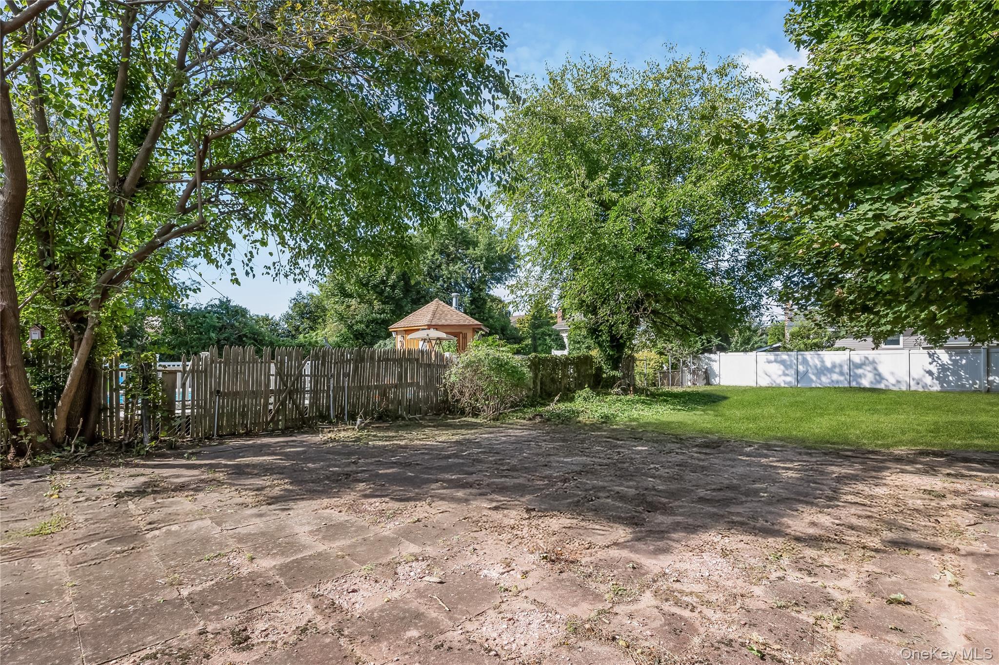 104 Grohmans Lane, Plainview, NY 11803