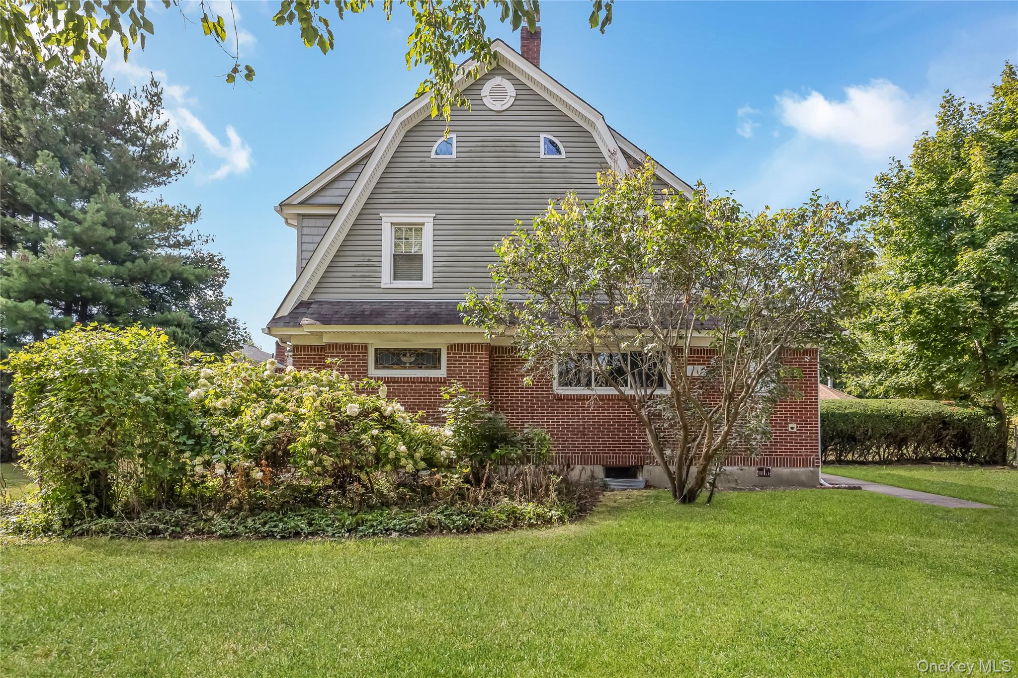 104 Grohmans Lane, Plainview, NY 11803